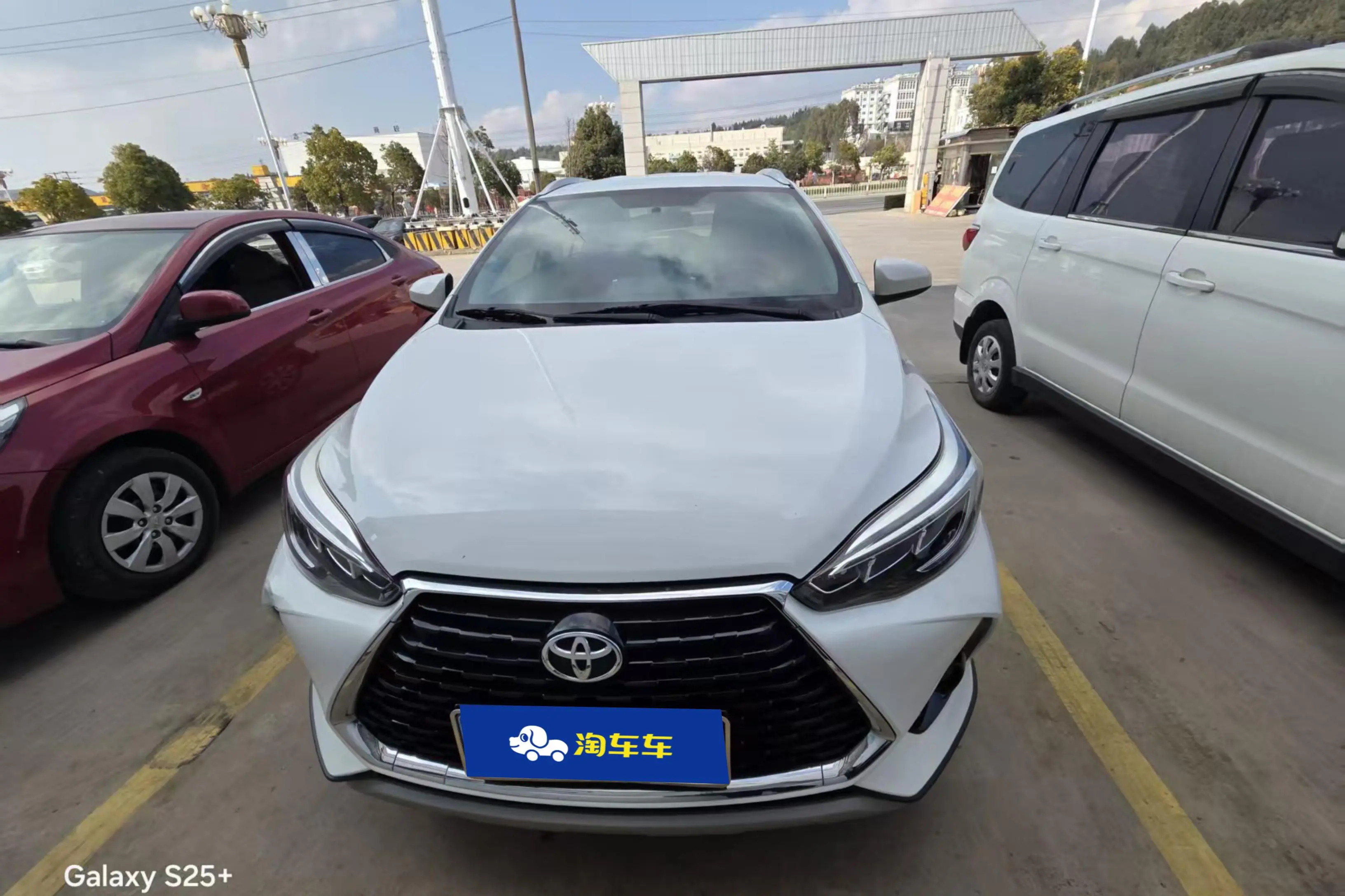 Toyota Yaris L  из Китая