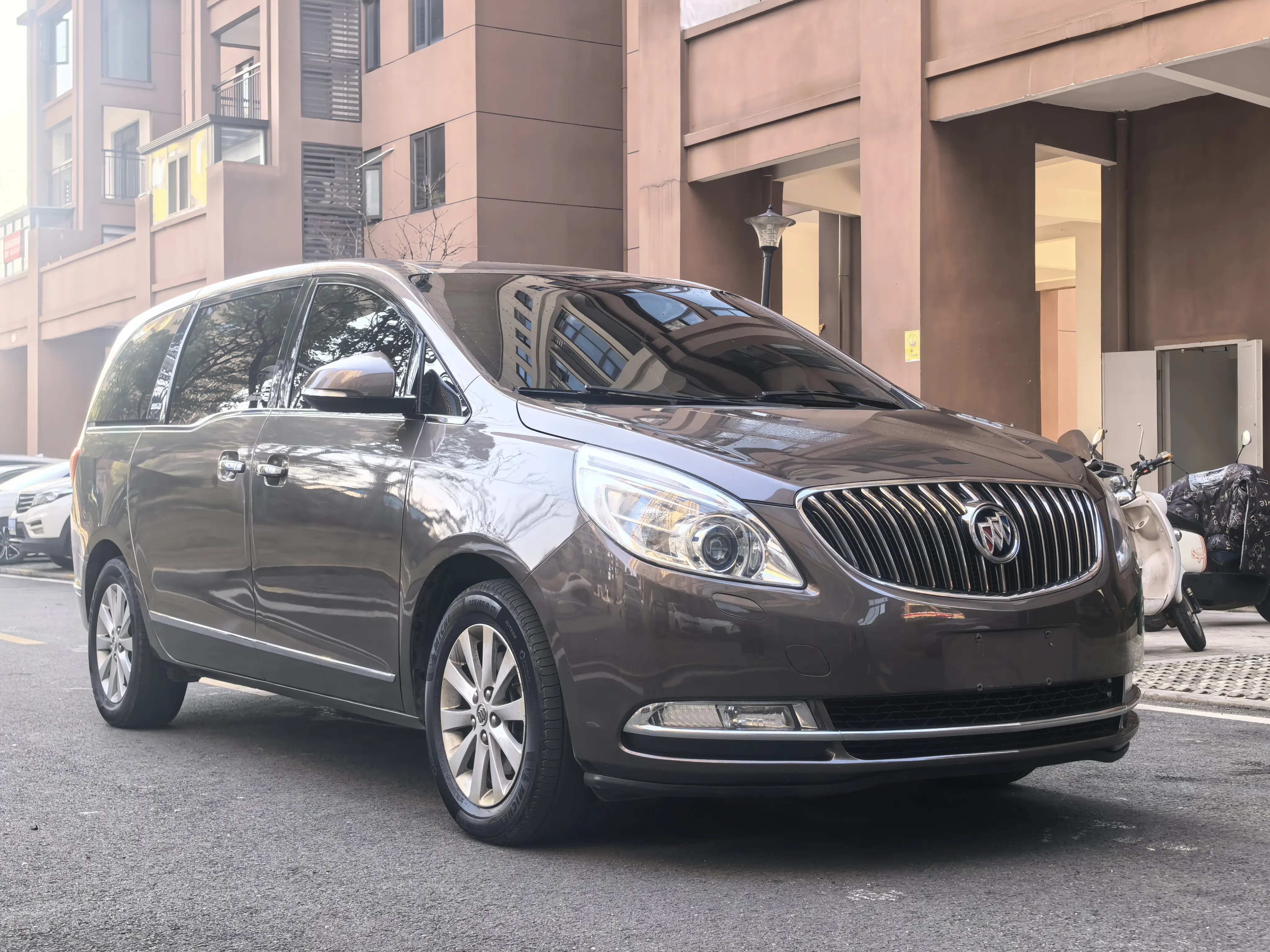 Buick GL8  из Китая