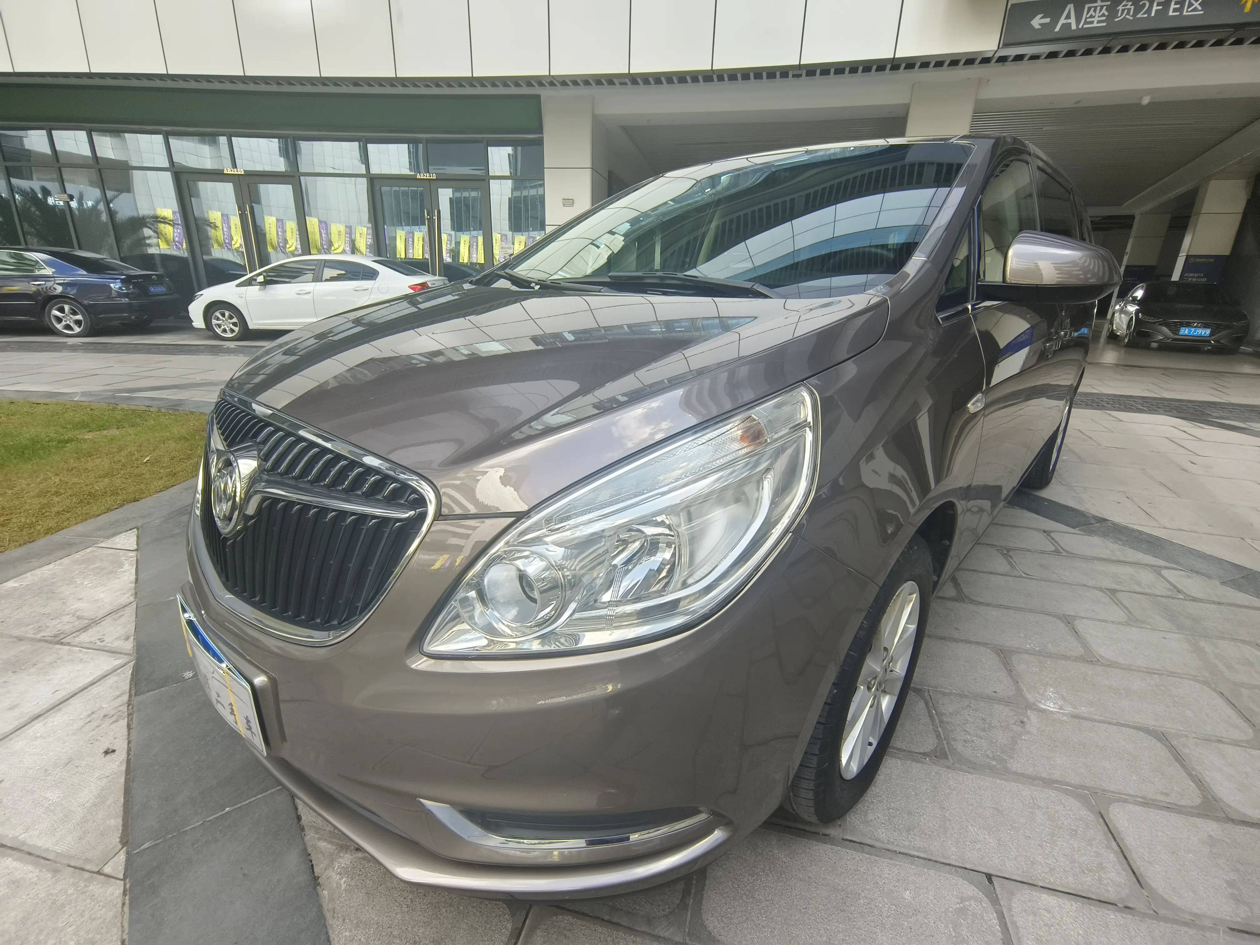 Buick GL8  из Китая