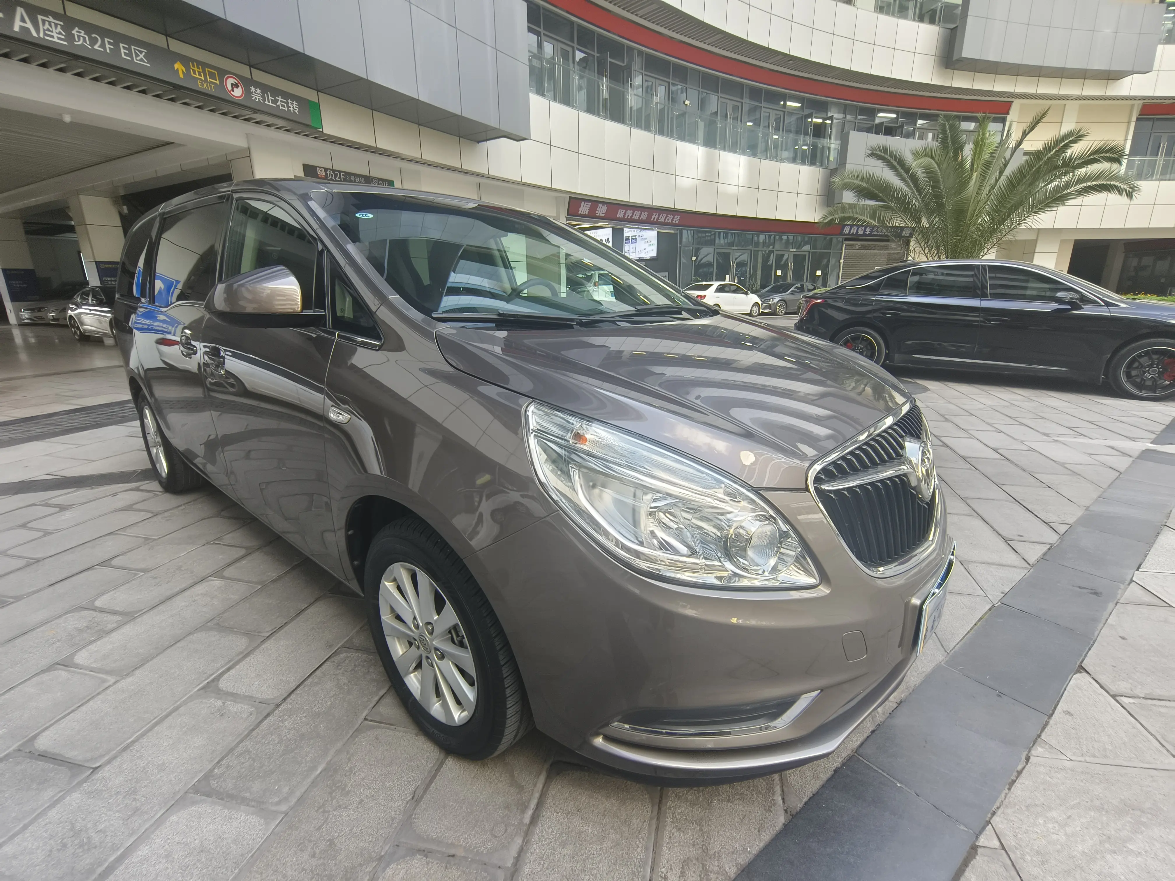 Buick GL8  из Китая