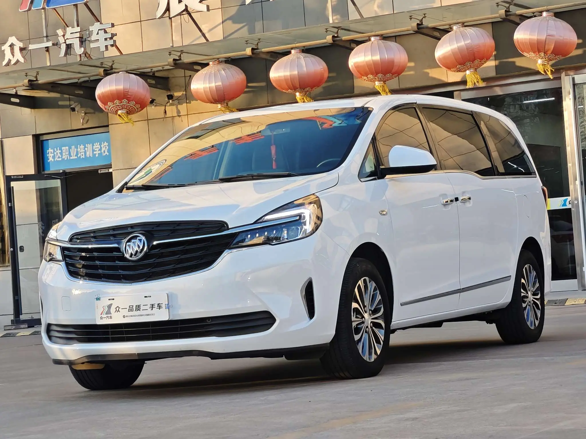 Buick GL8  из Китая