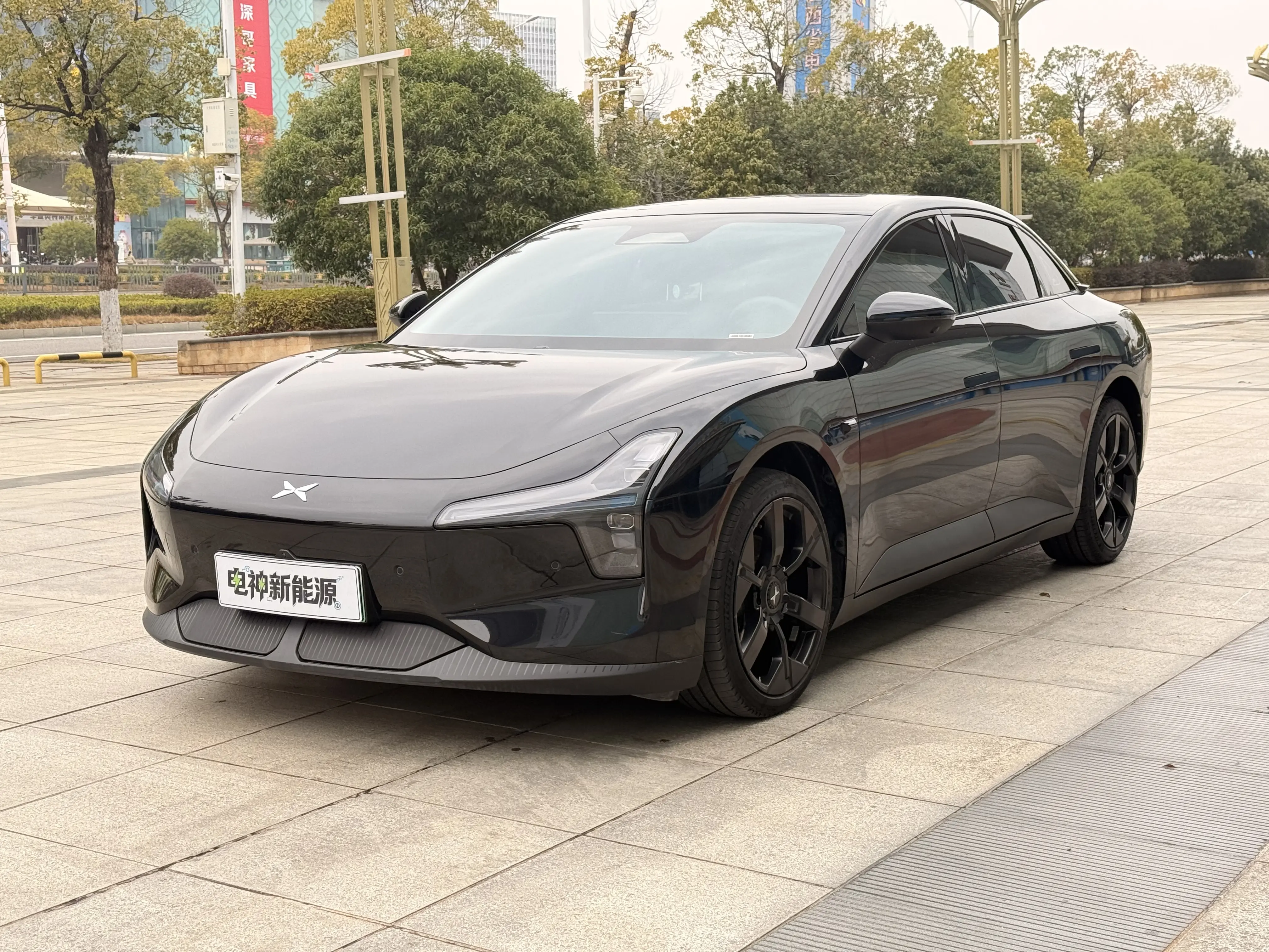 Xpeng Xiaopeng MONA M03  из Китая