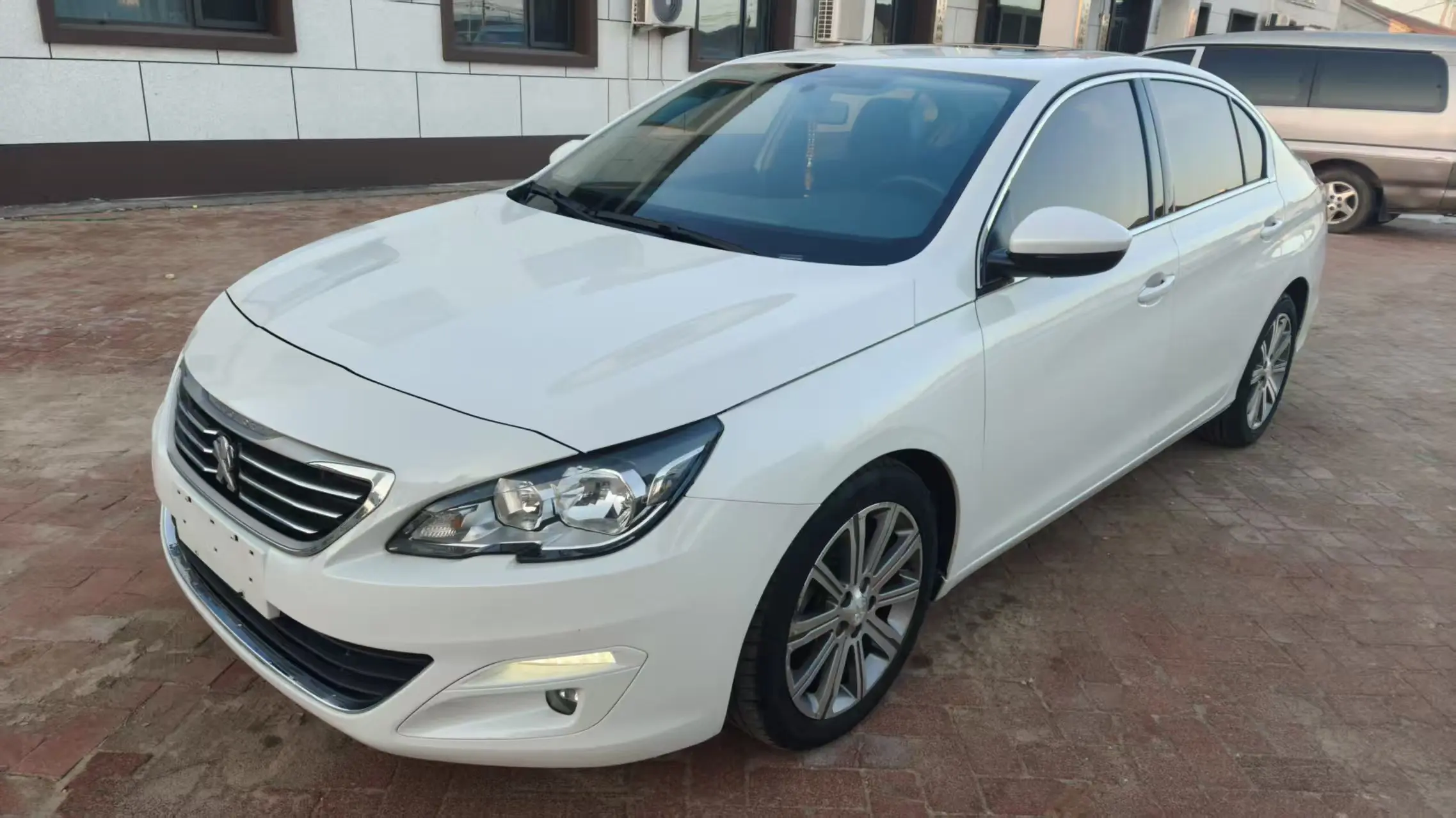 Peugeot 408  из Китая