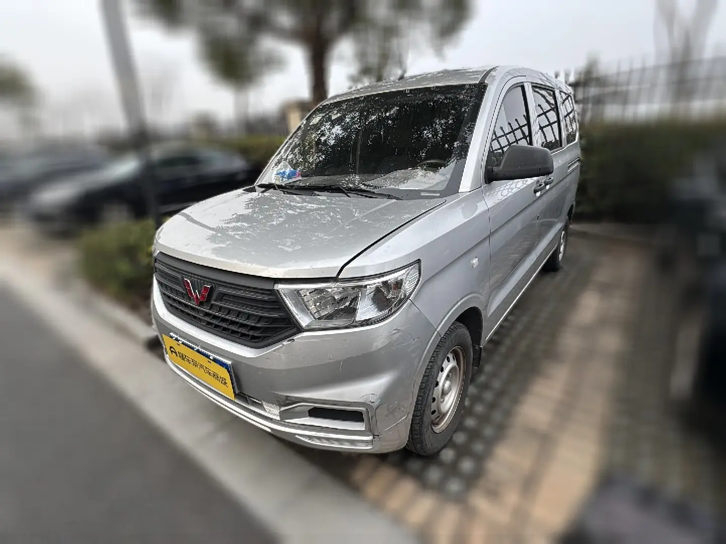 Wuling Hongguang V  из Китая