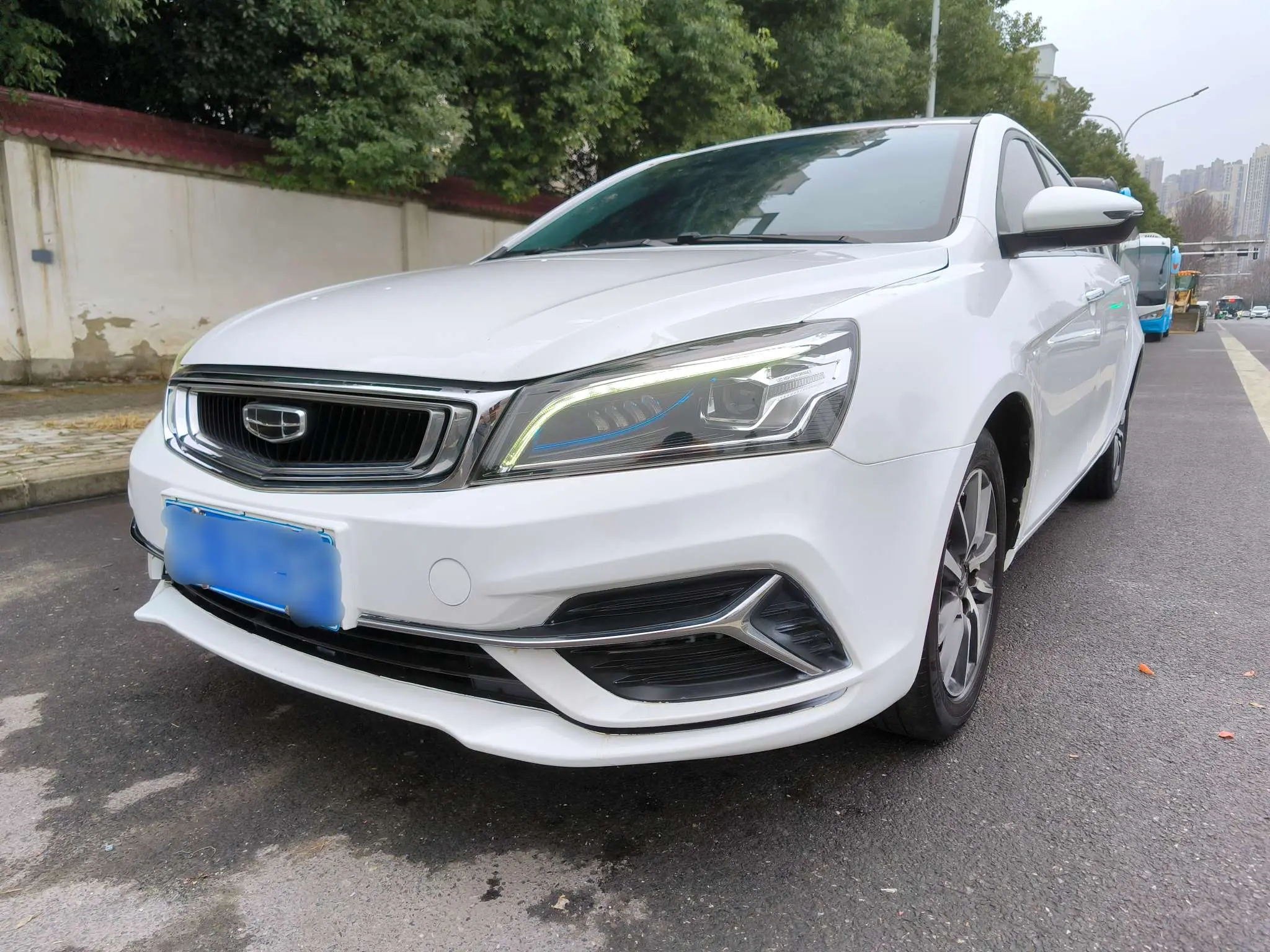 Geely Emgrand  из Китая