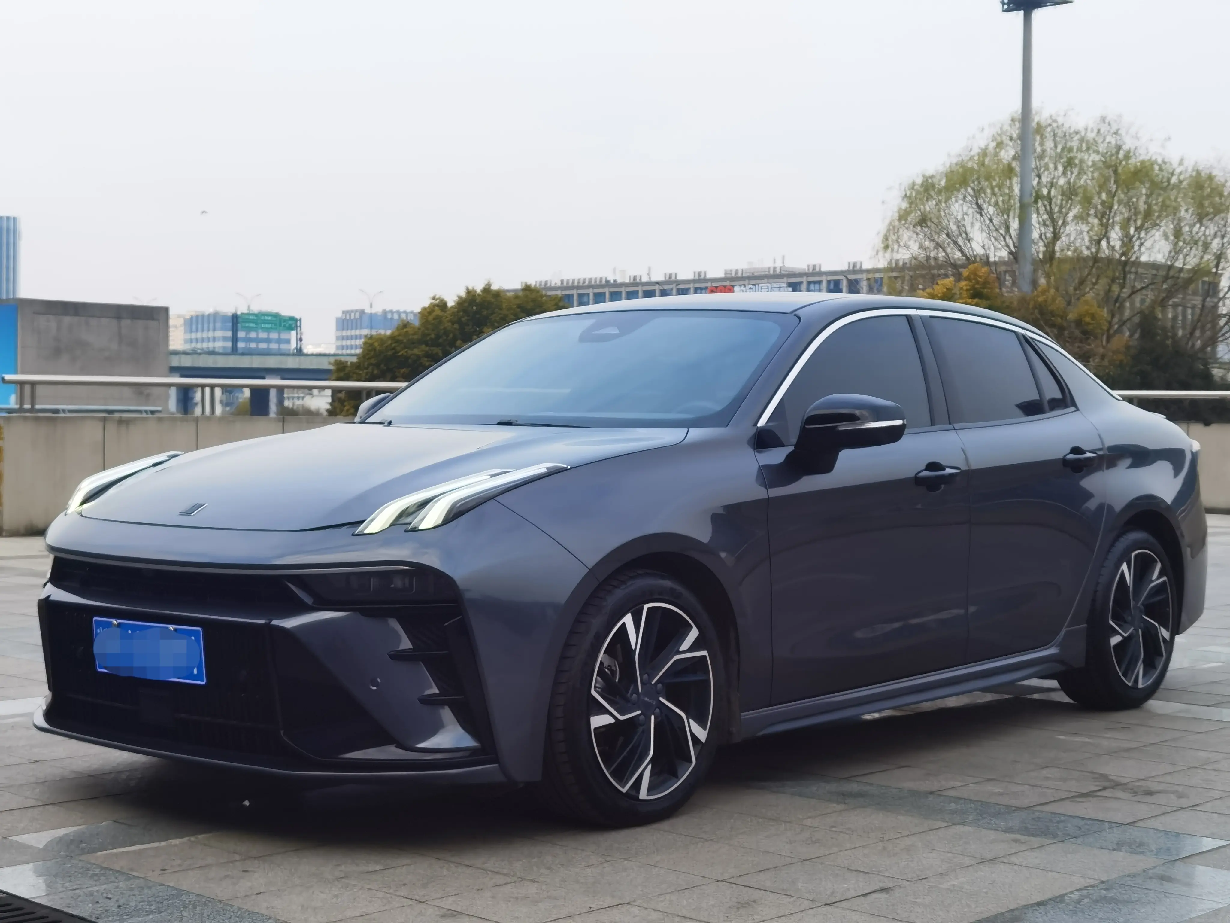 Lynk & Co 03