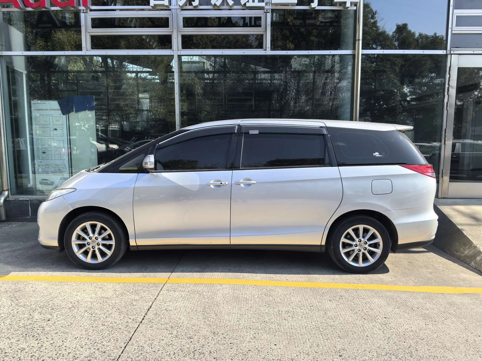 Toyota Previa  из Китая