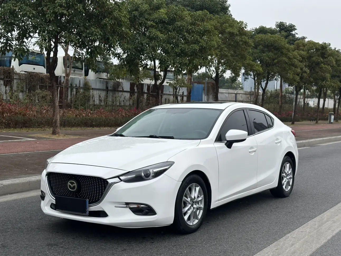 Mazda Axela (Mazda3)  из Китая