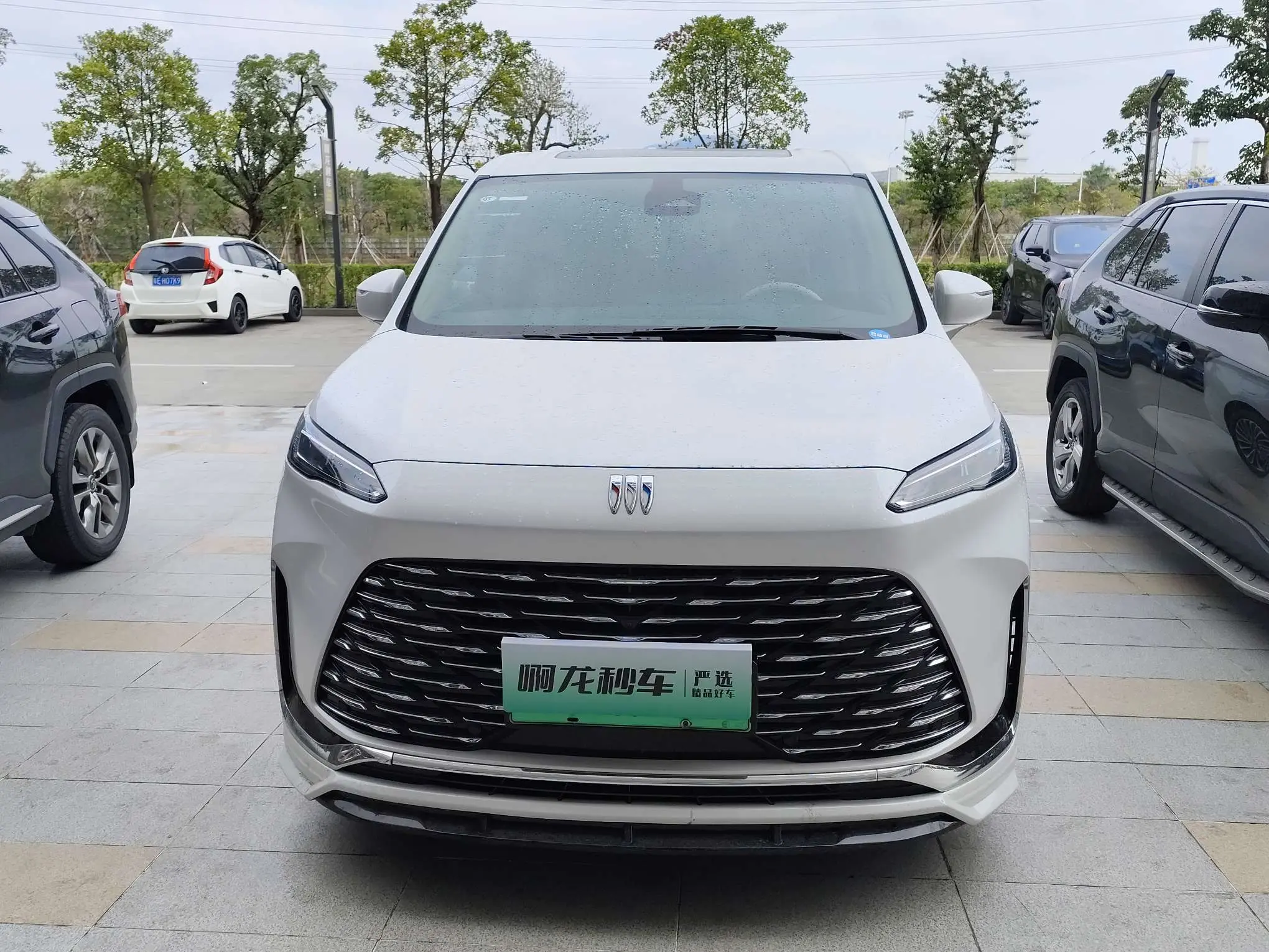 Buick GL8 PHEV  из Китая