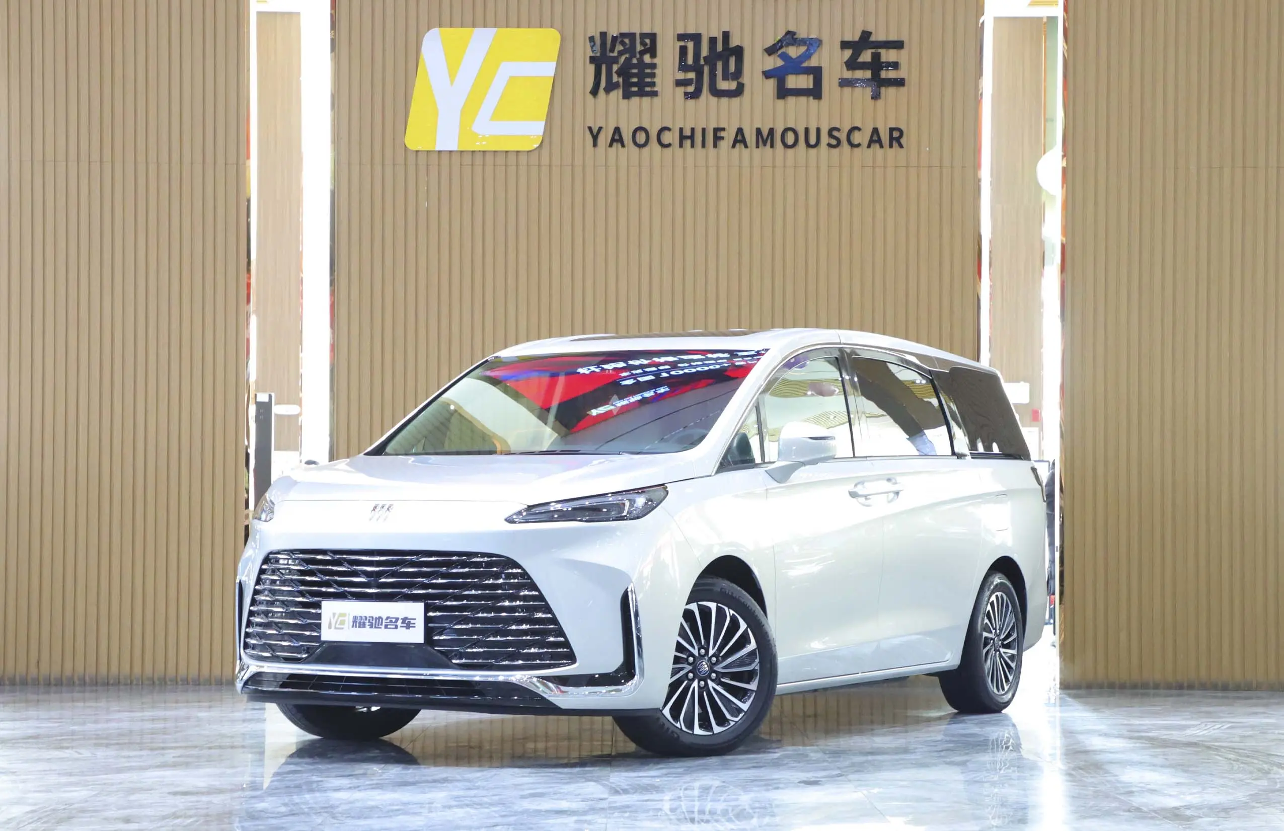 Buick GL8 PHEV  из Китая