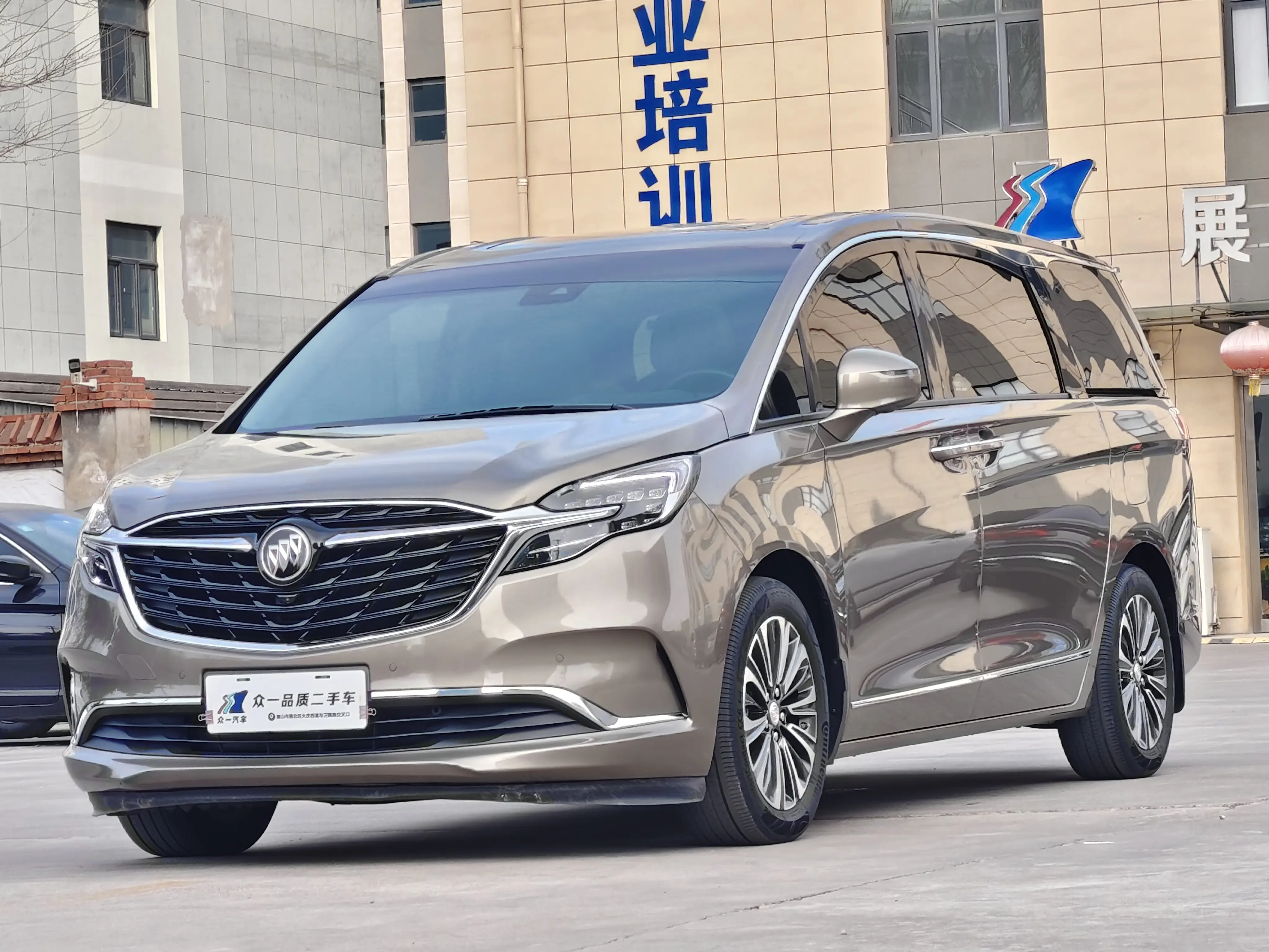 Buick GL8  из Китая