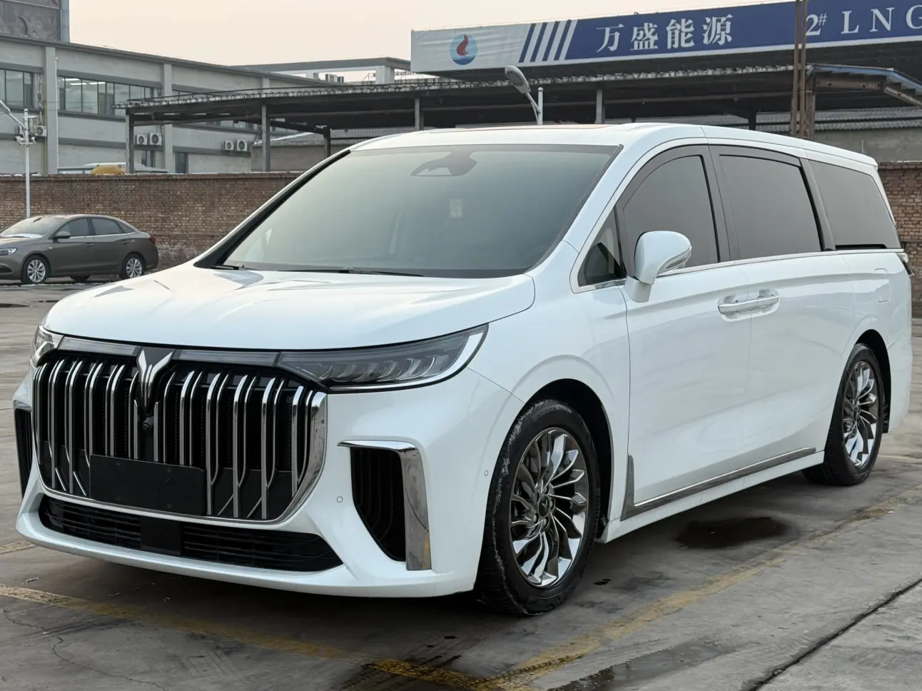 Voyah Lantu Dreamer EV  из Китая