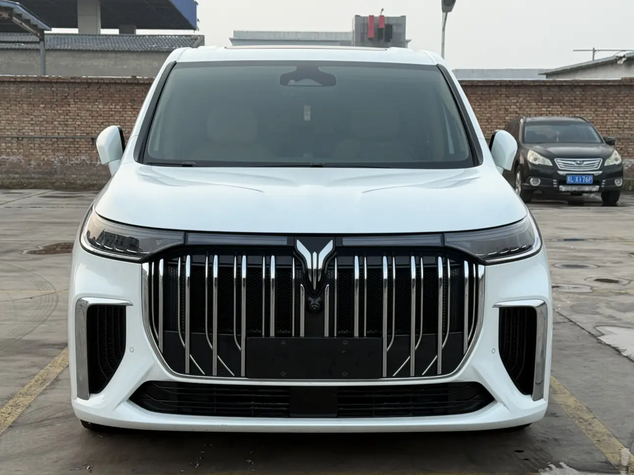 Voyah Lantu Dreamer EV  из Китая