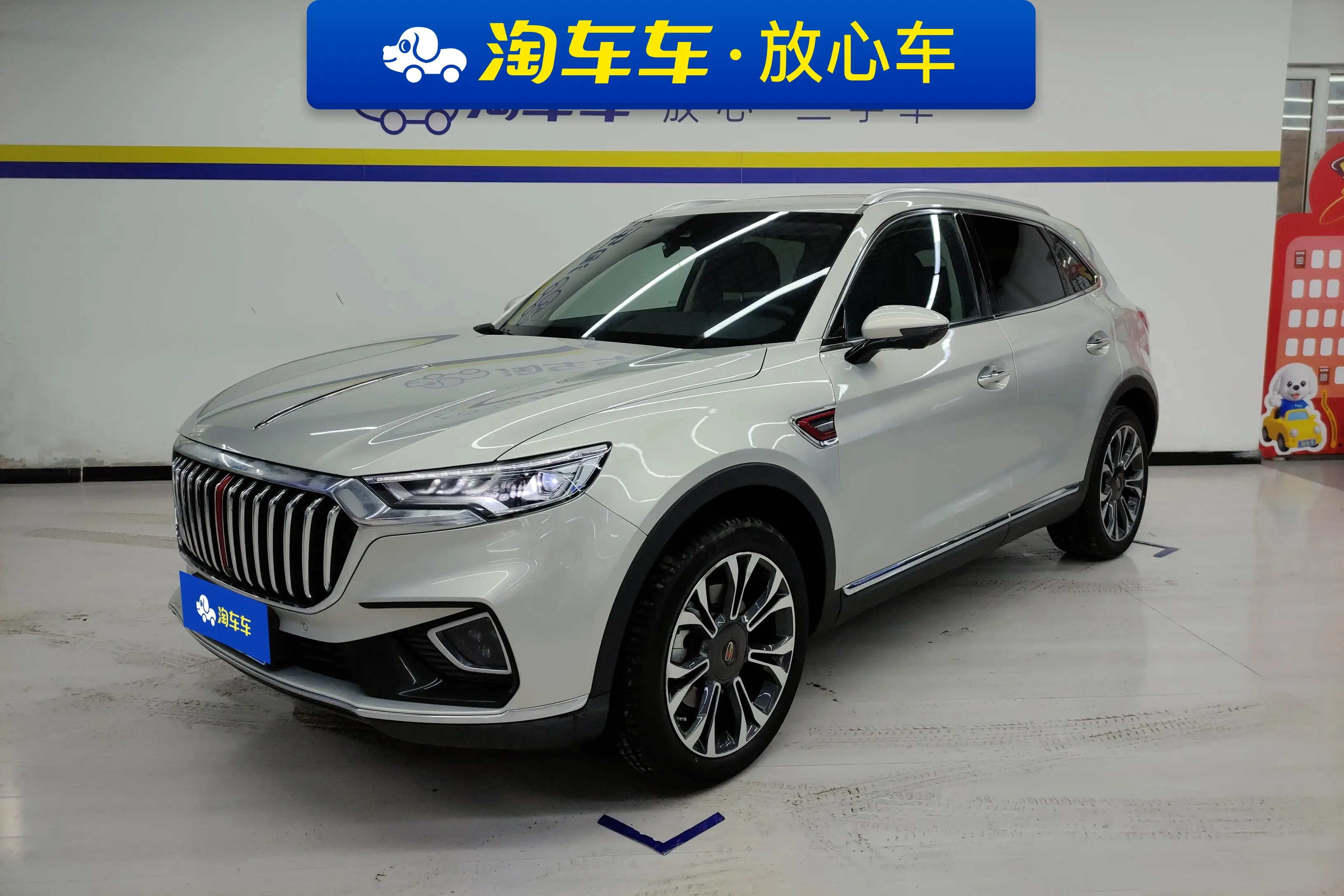 Hongqi HS5  из Китая