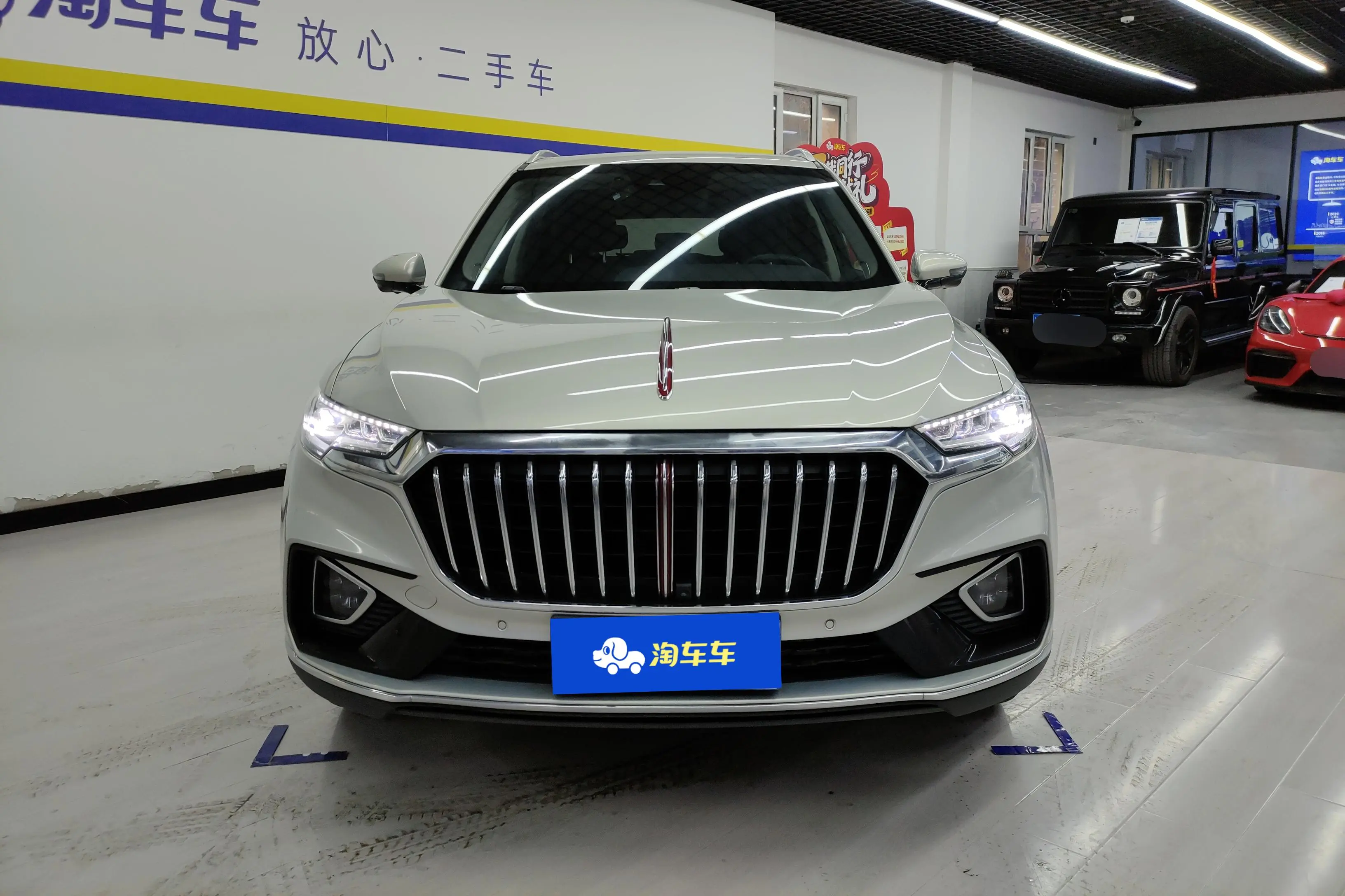 Hongqi HS5  из Китая