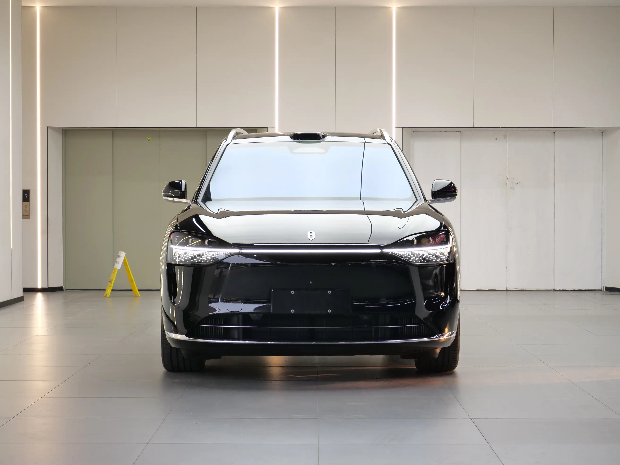 AITO M9 (Wenjie M9)  из Китая