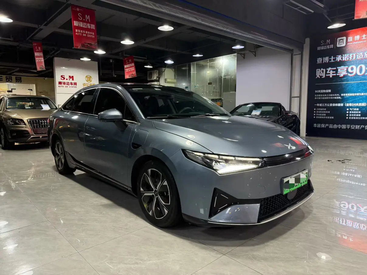 Xpeng P5  из Китая