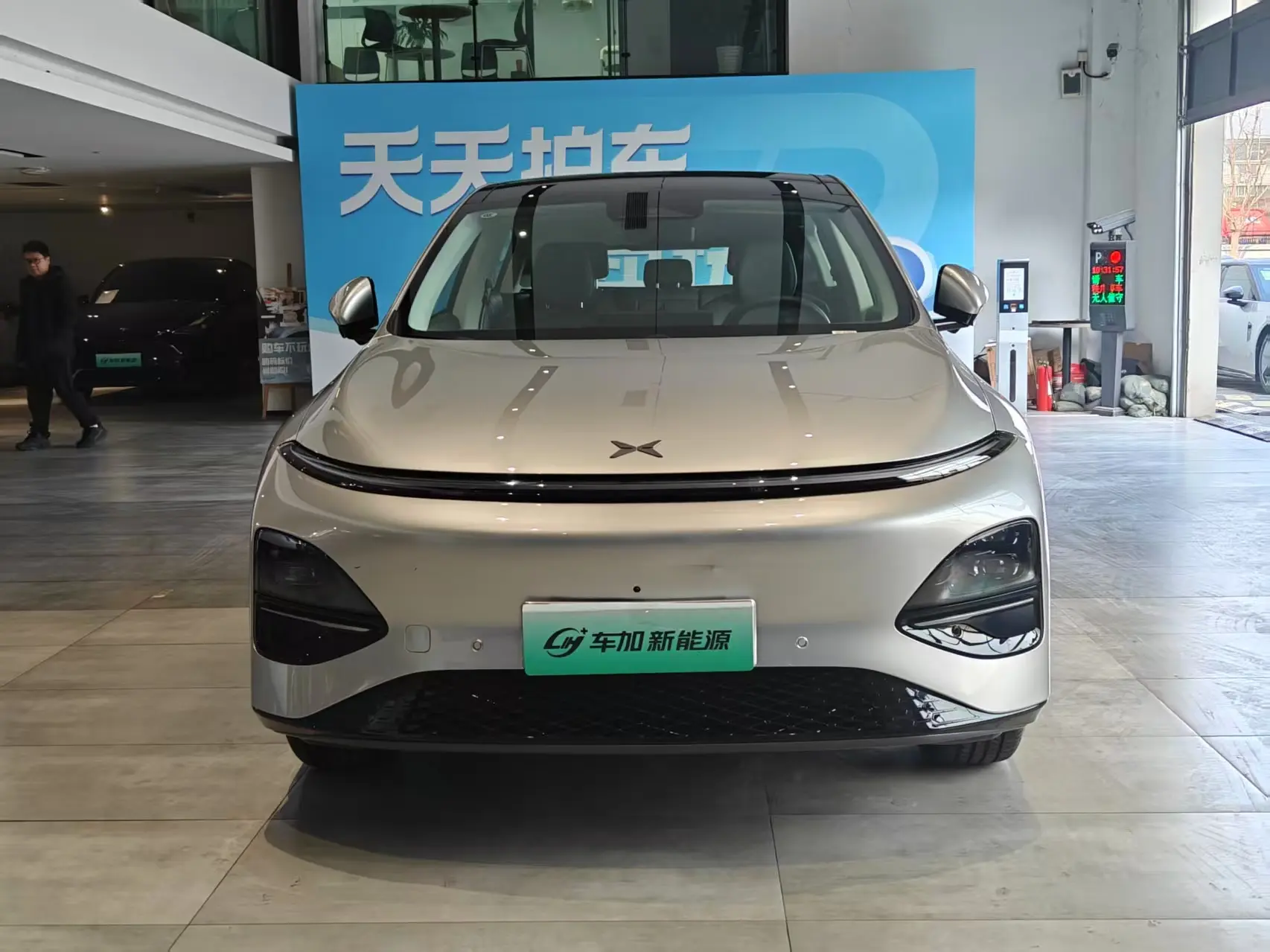 Xpeng G6  из Китая