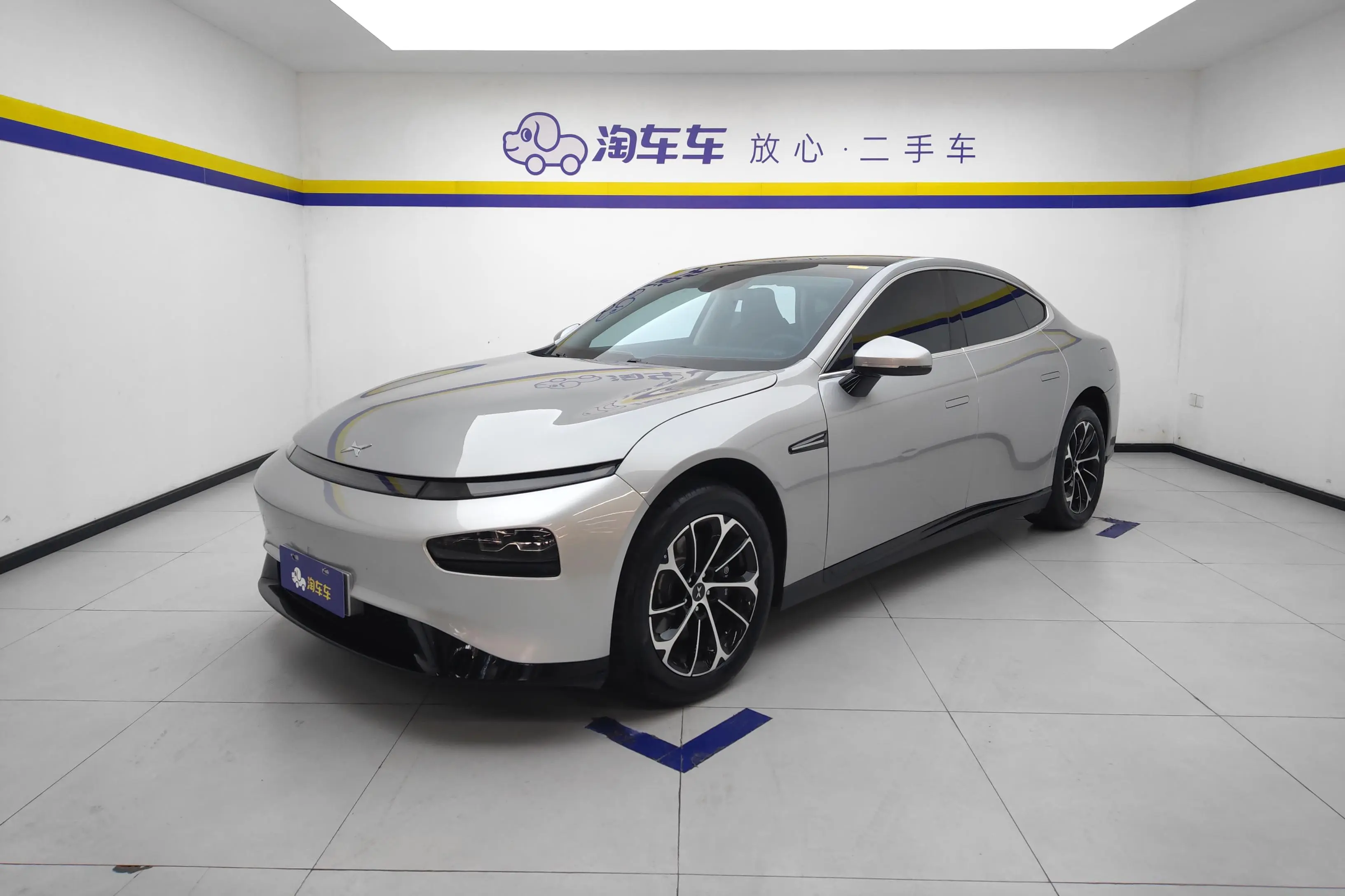 Xpeng P7  из Китая