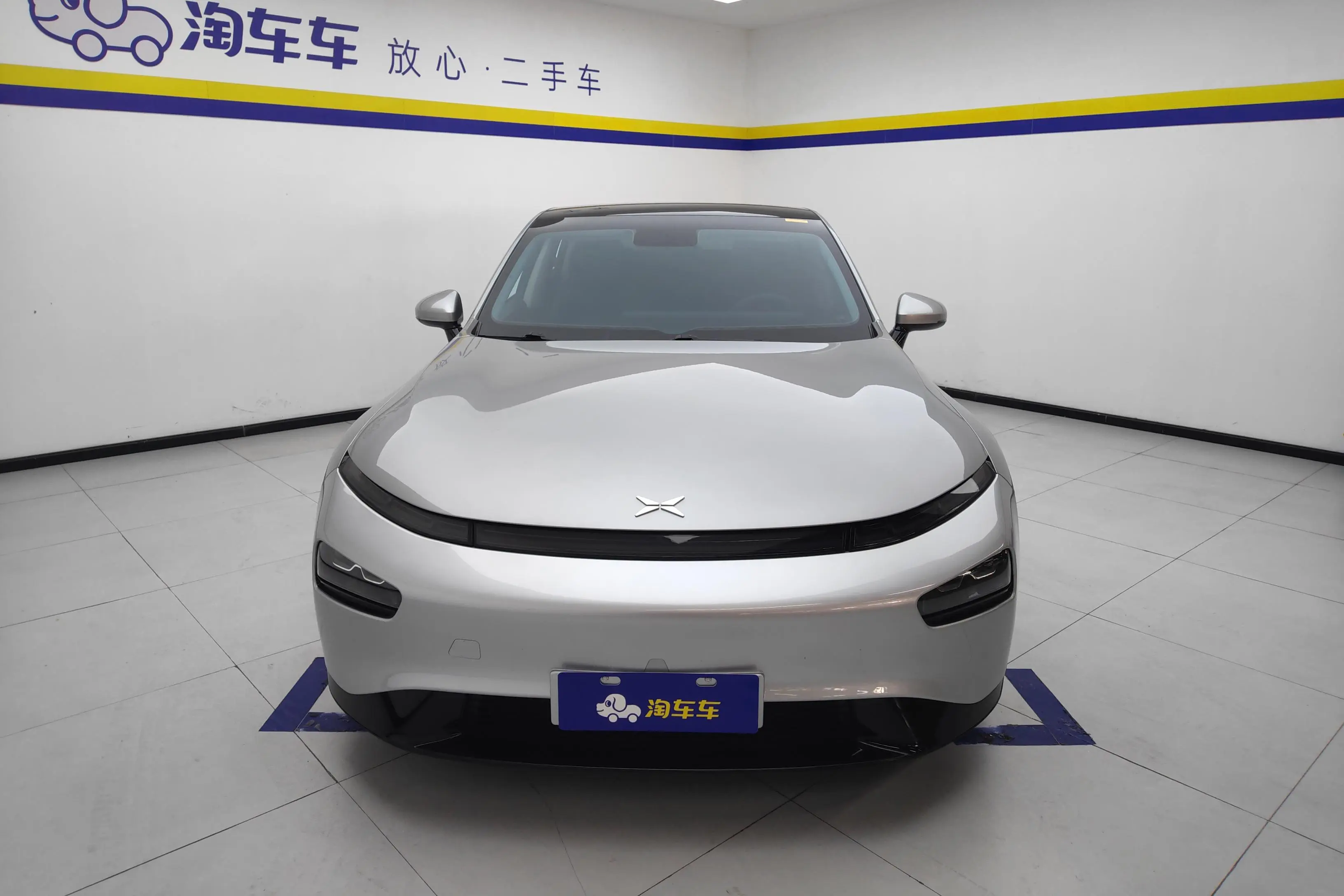 Xpeng P7  из Китая