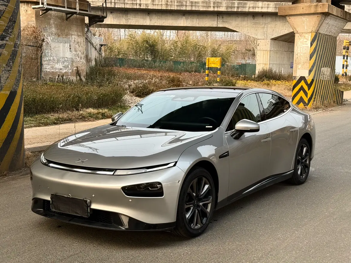 Xpeng P7  из Китая