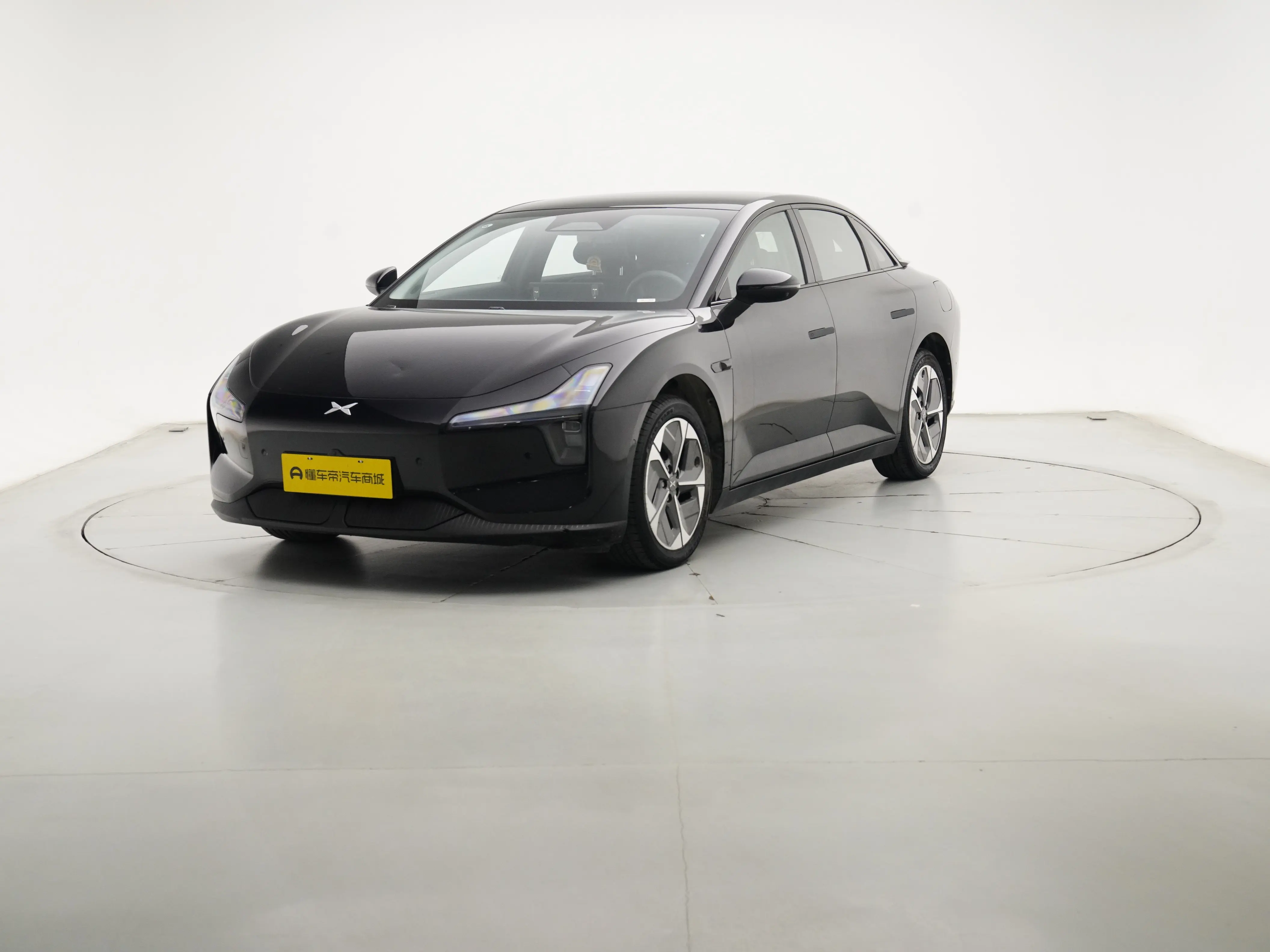 Xpeng Xiaopeng MONA M03  из Китая