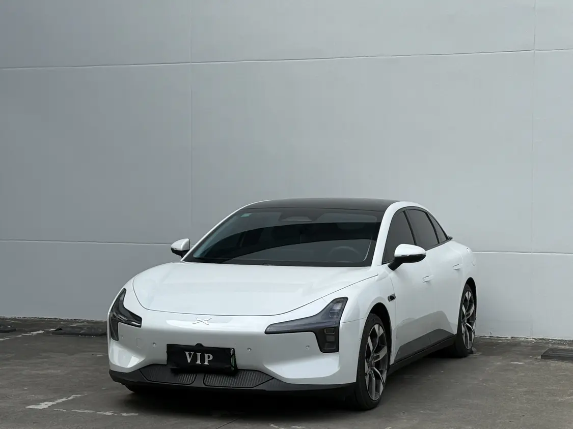 Xpeng Xiaopeng MONA M03  из Китая