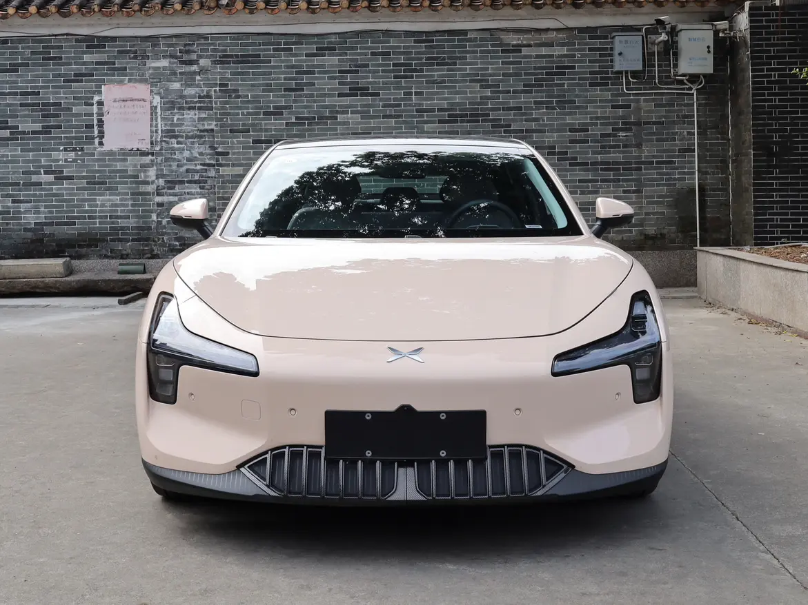 Xpeng Xiaopeng MONA M03  из Китая