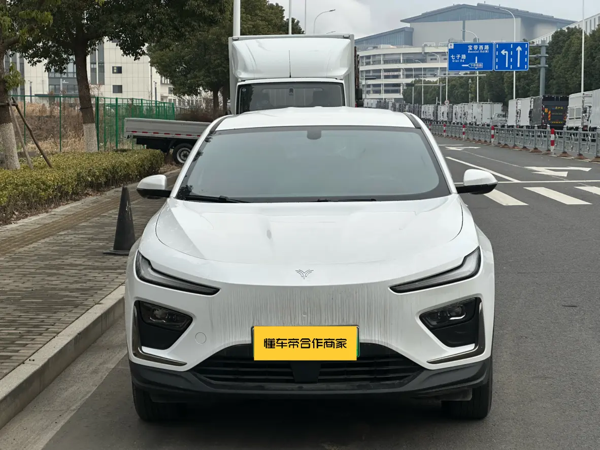 NETA NezhaX  из Китая