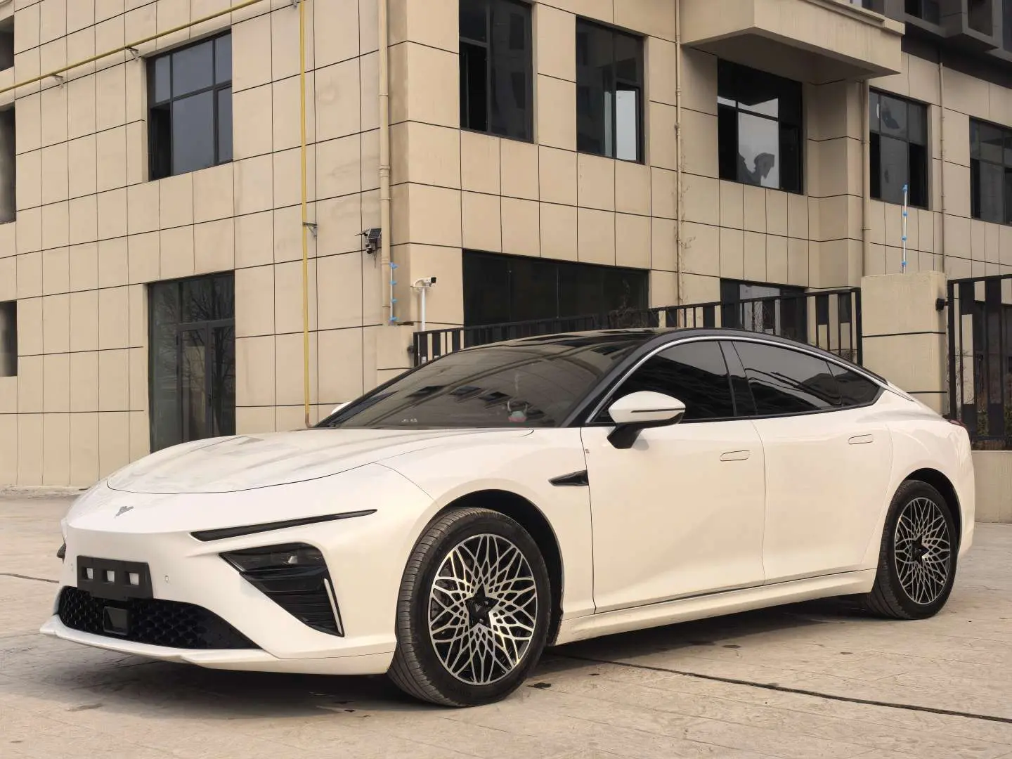 NETA Nezha S  из Китая