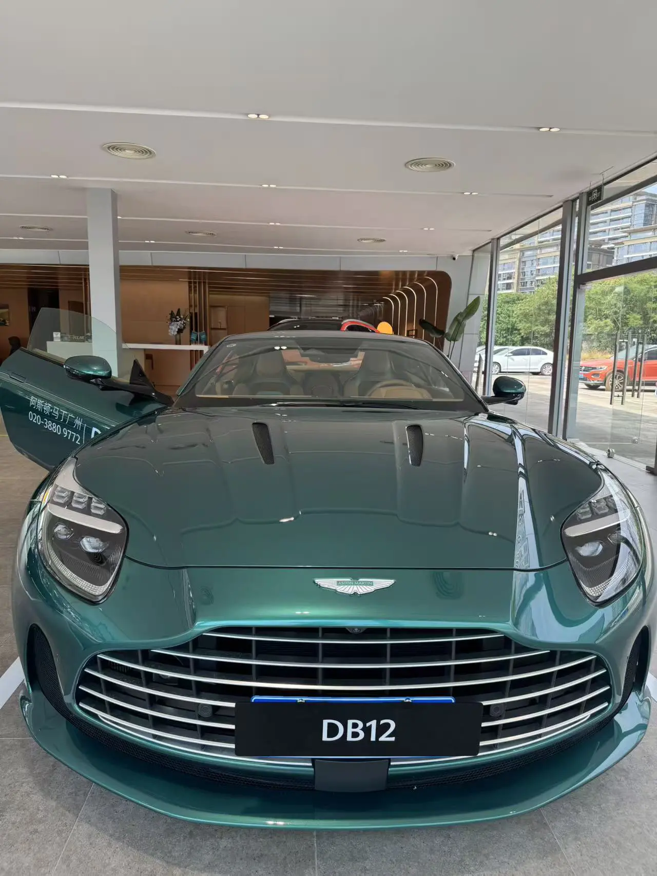 Aston Martin DB12  из Китая