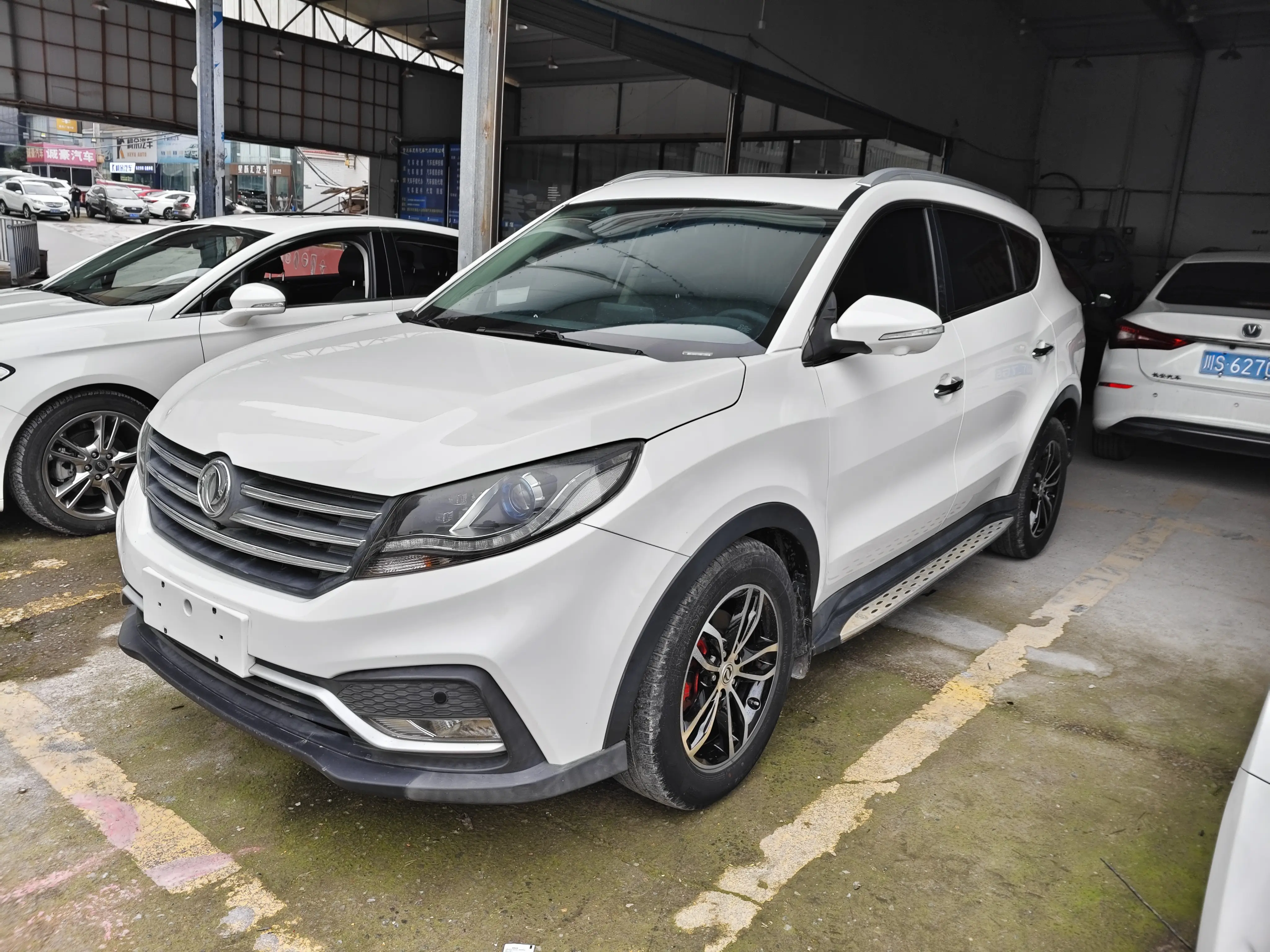 Dongfeng Fengon 580  из Китая