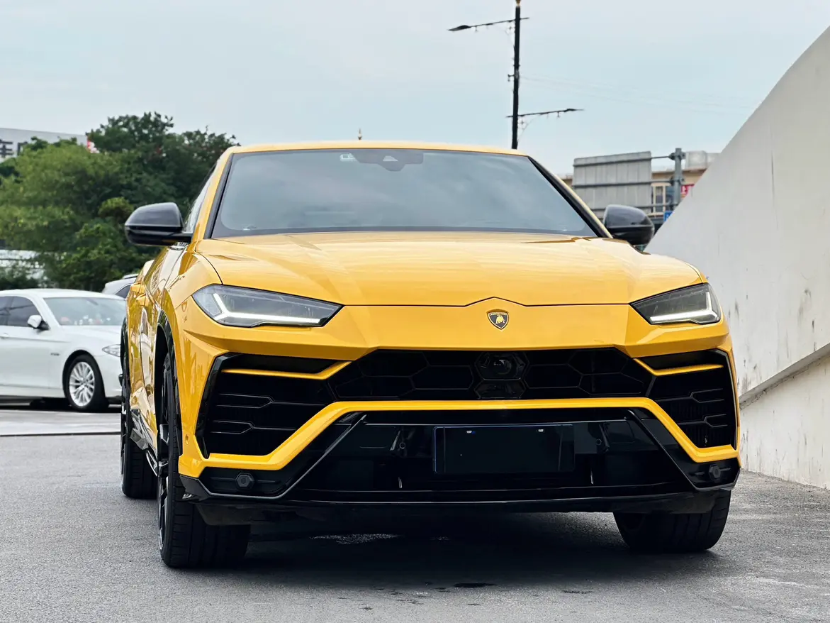 Lamborghini Urus  из Китая