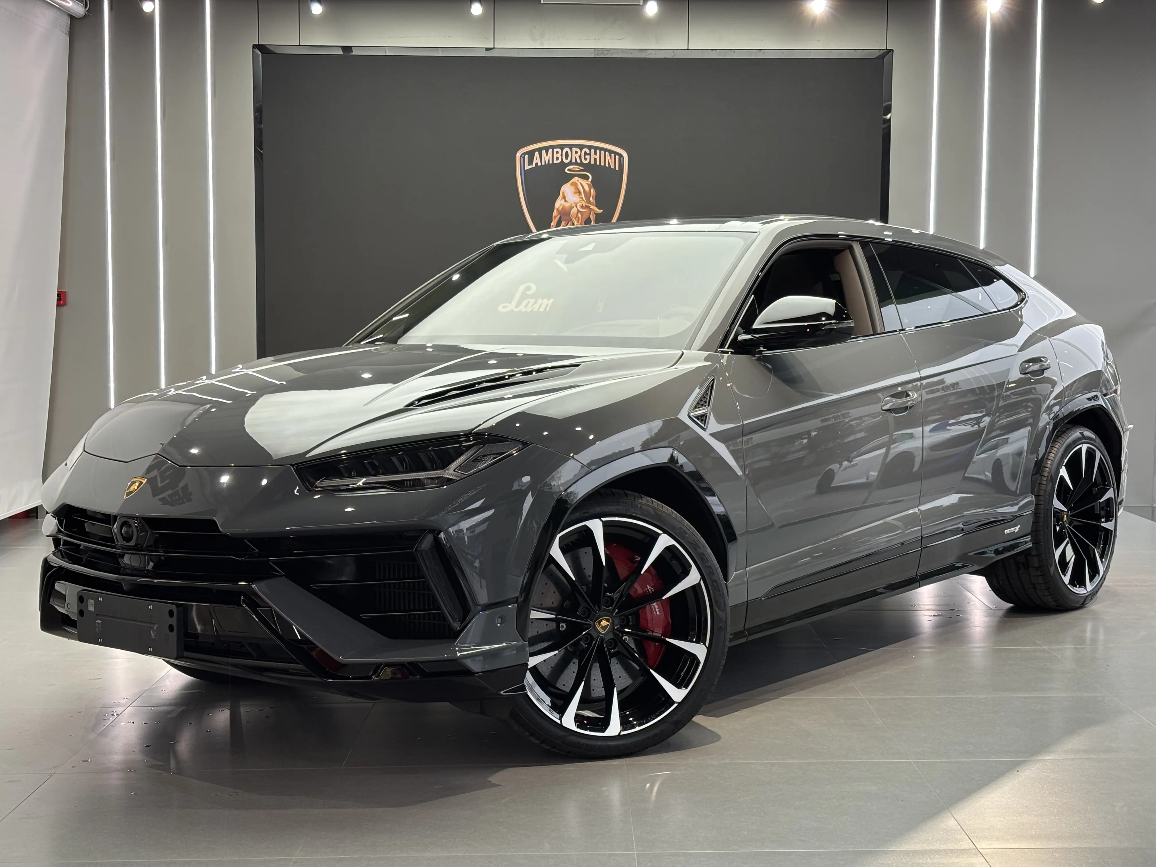 Lamborghini Urus  из Китая