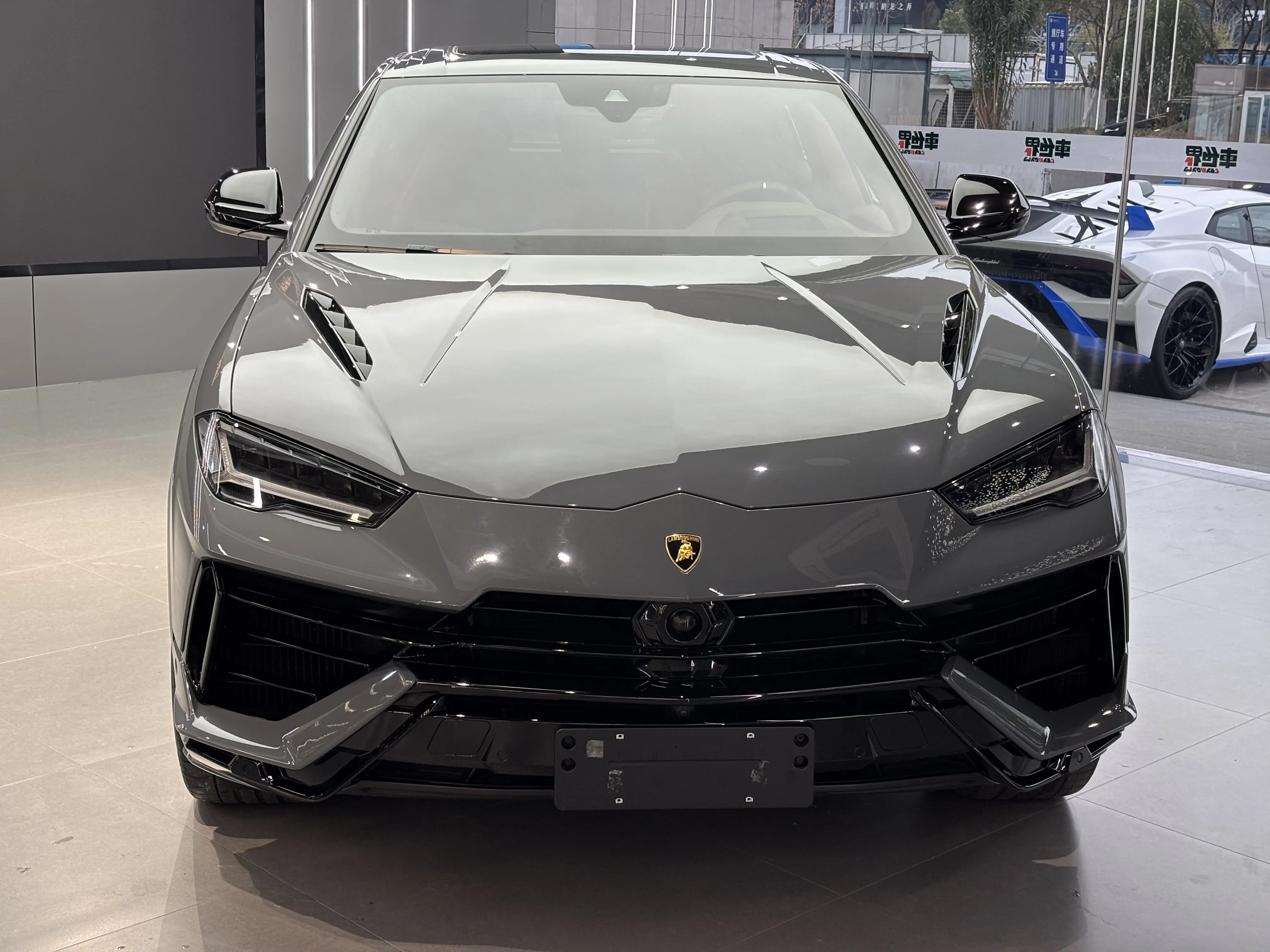 Lamborghini Urus  из Китая