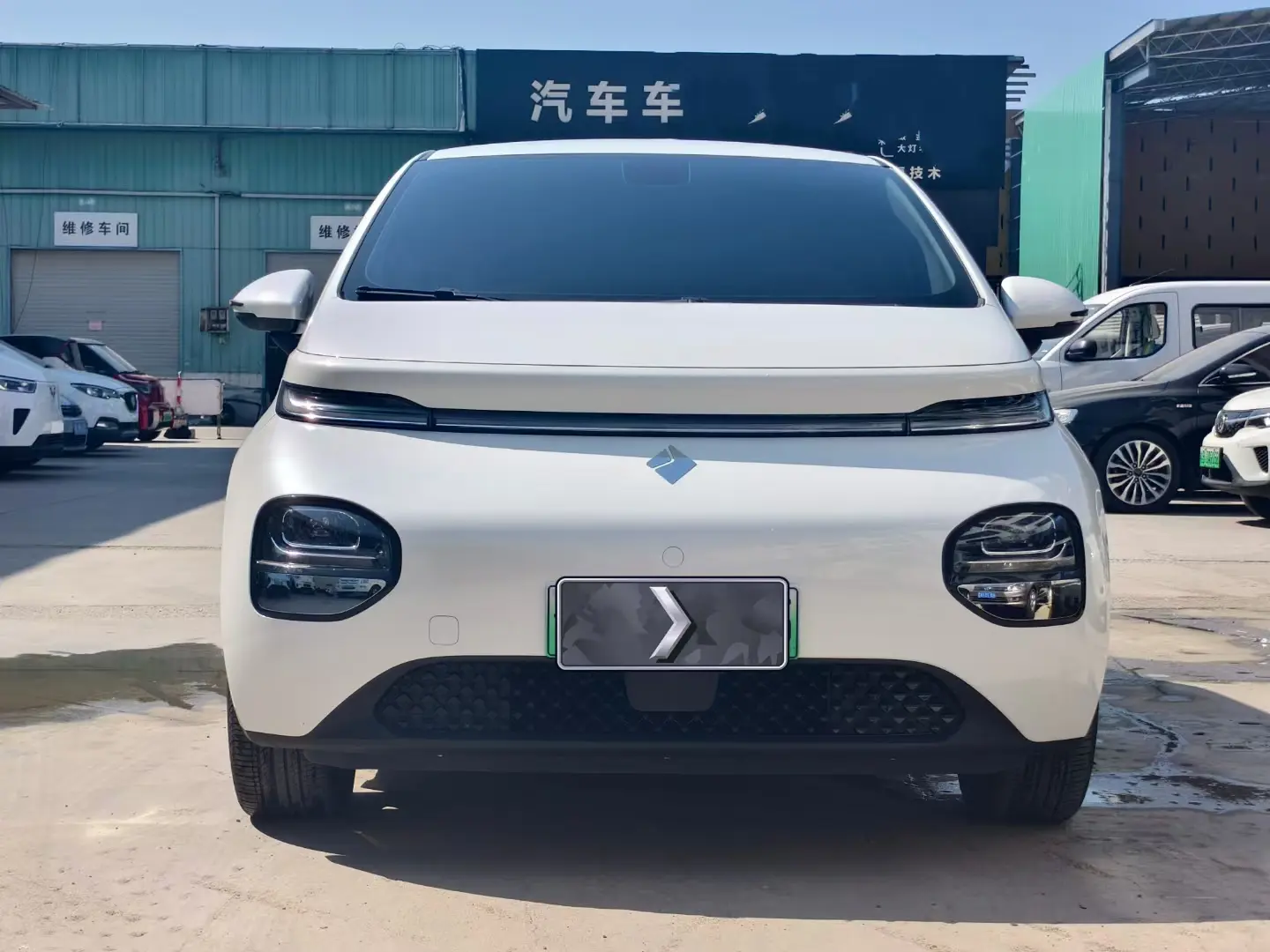 Baojun Clouds  из Китая
