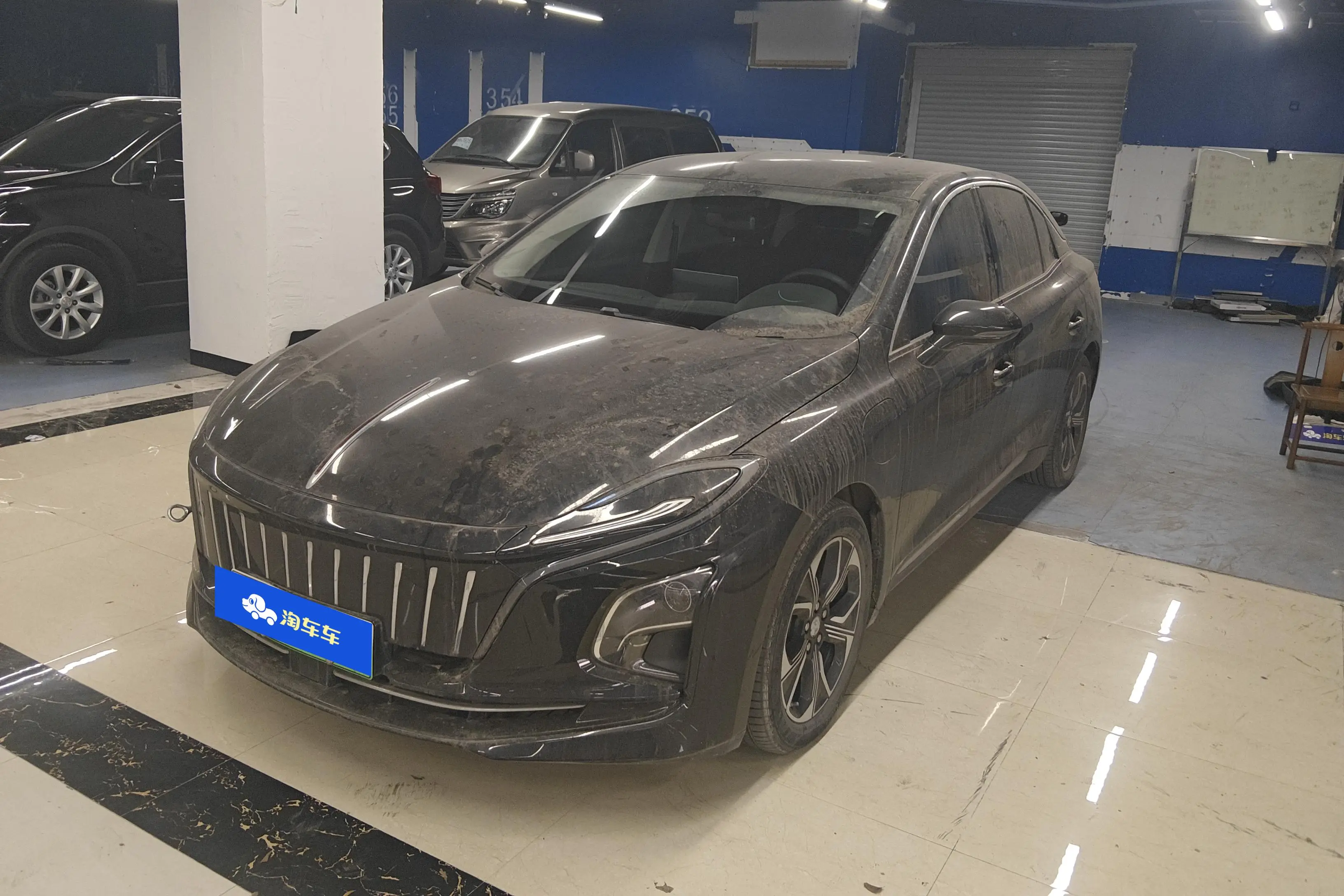 Hongqi E-QM5  из Китая