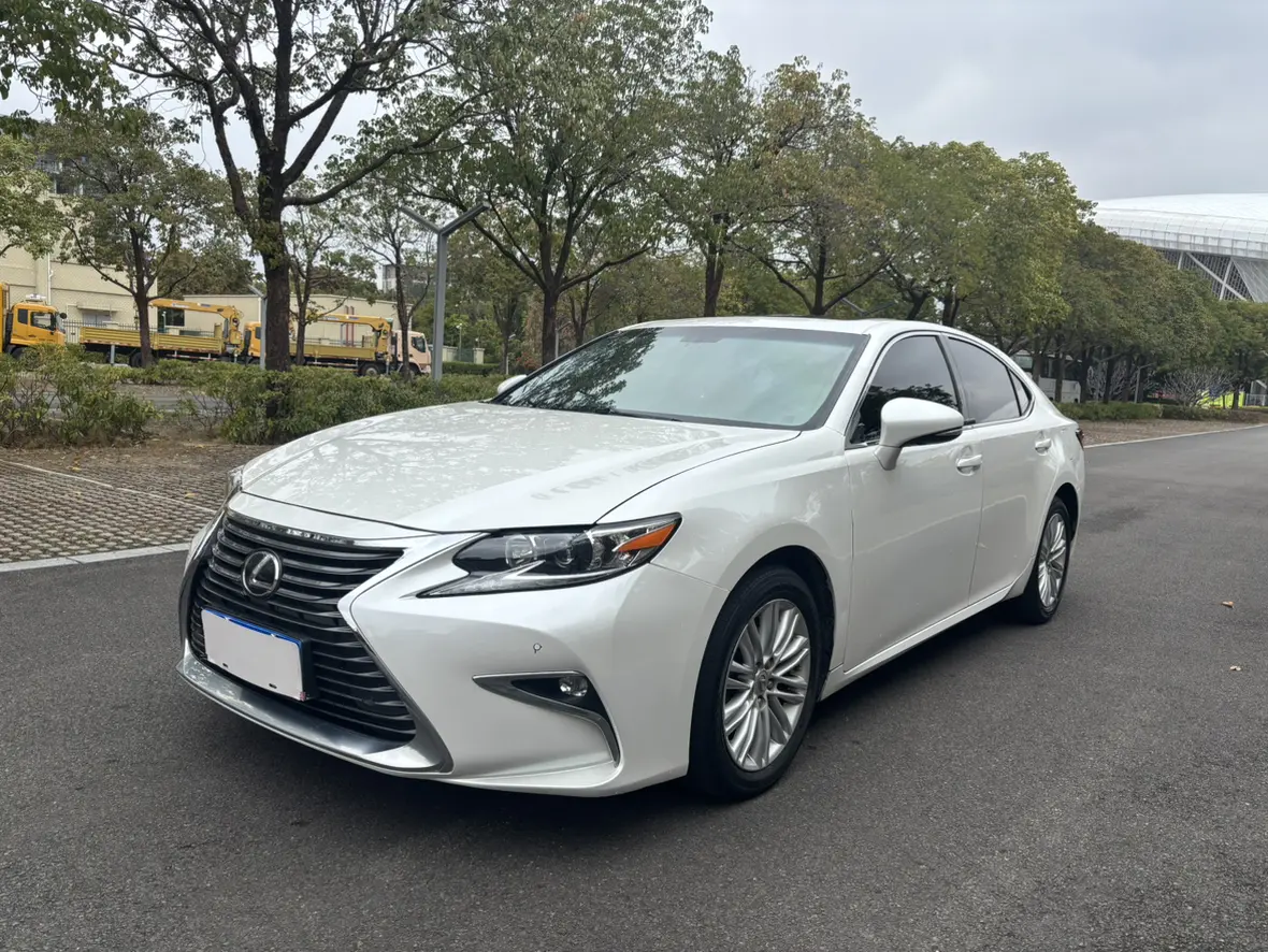 Lexus ES  из Китая