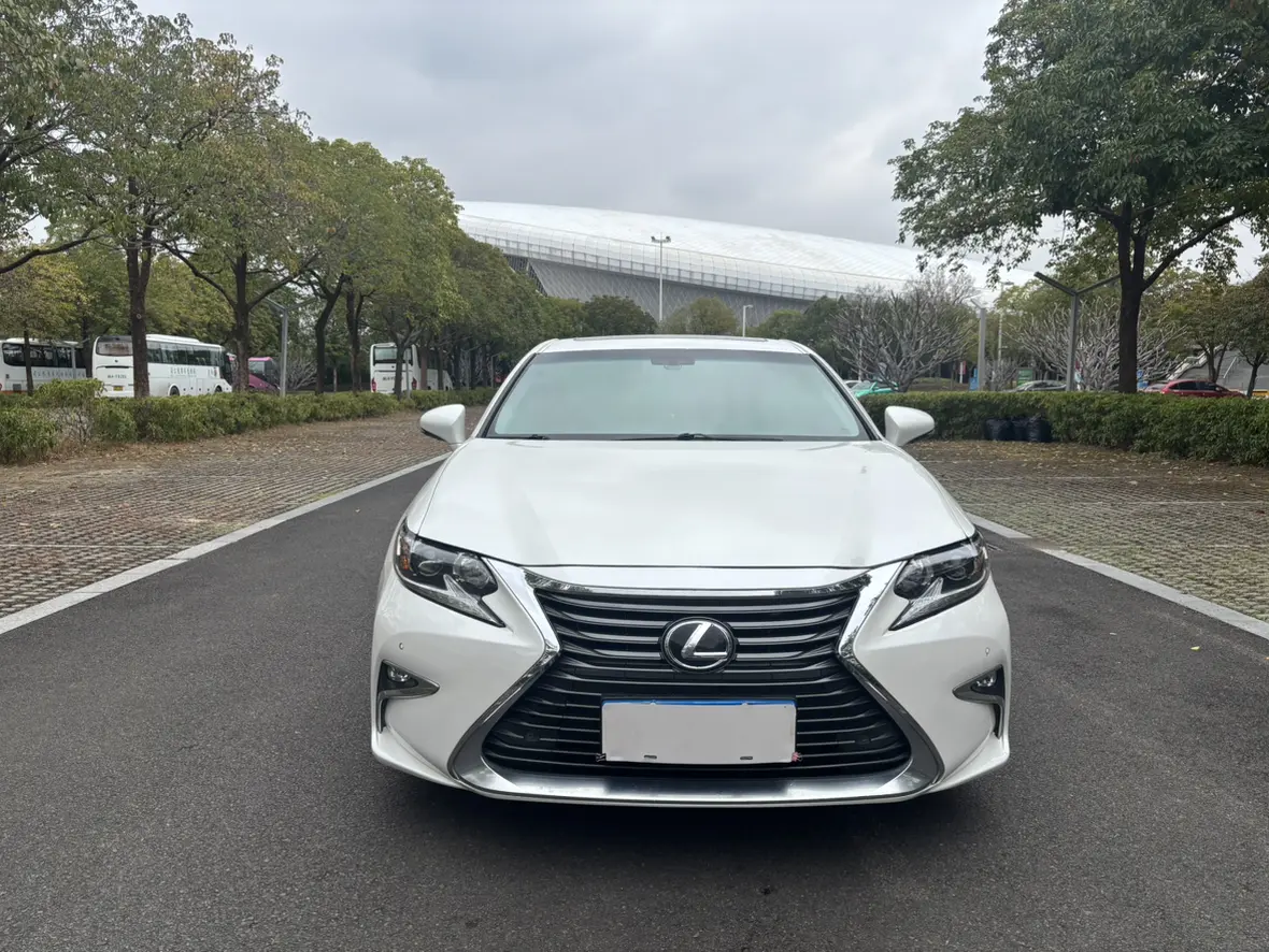 Lexus ES  из Китая