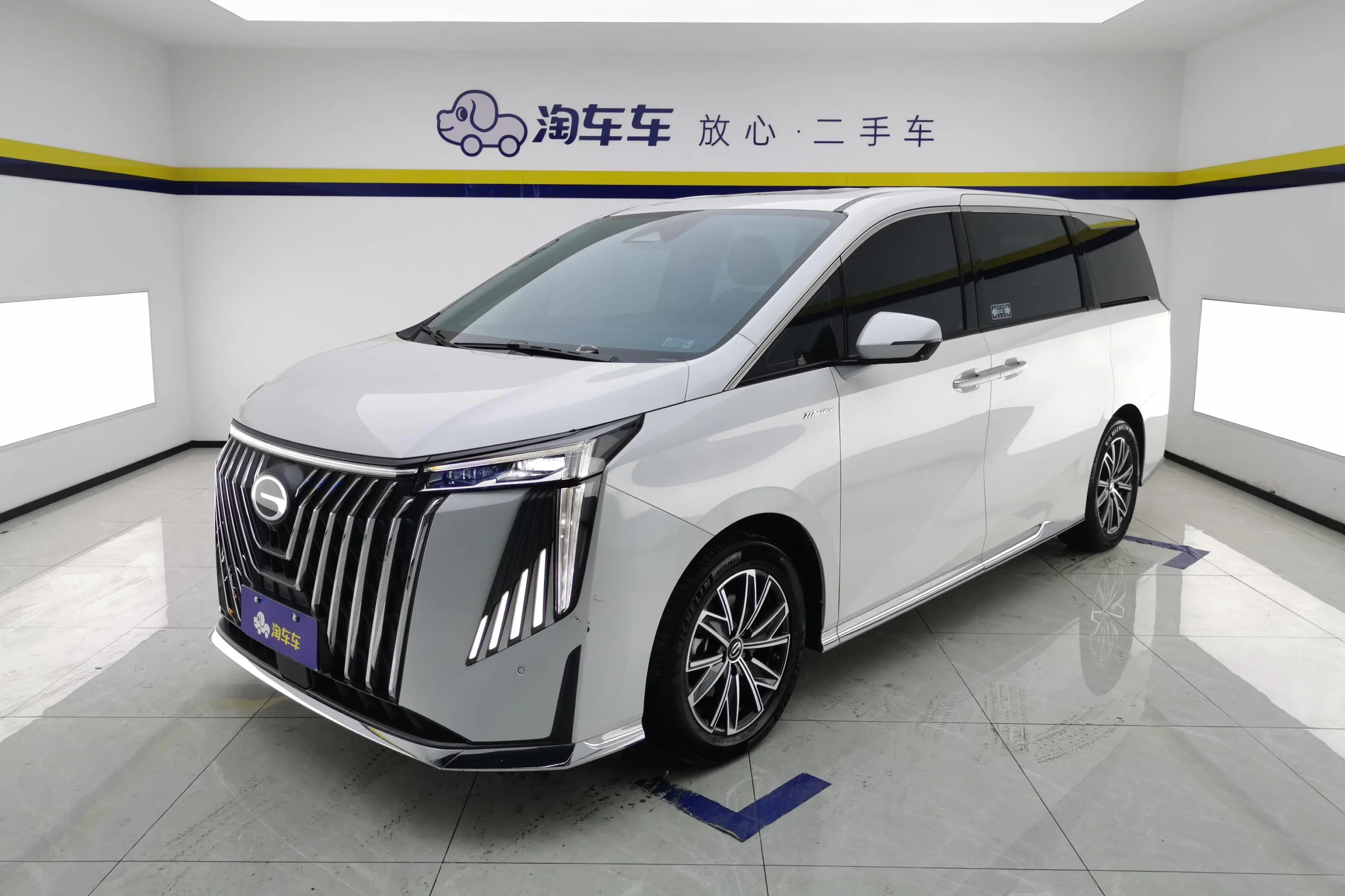 GAC Trumpchi M8  из Китая