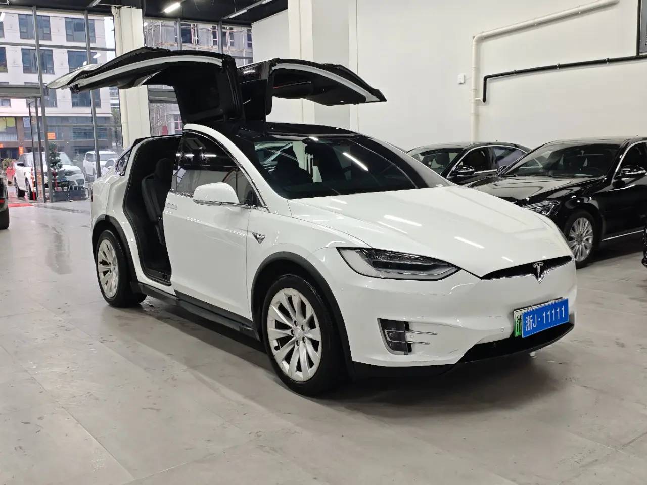 Tesla Model X  из Китая