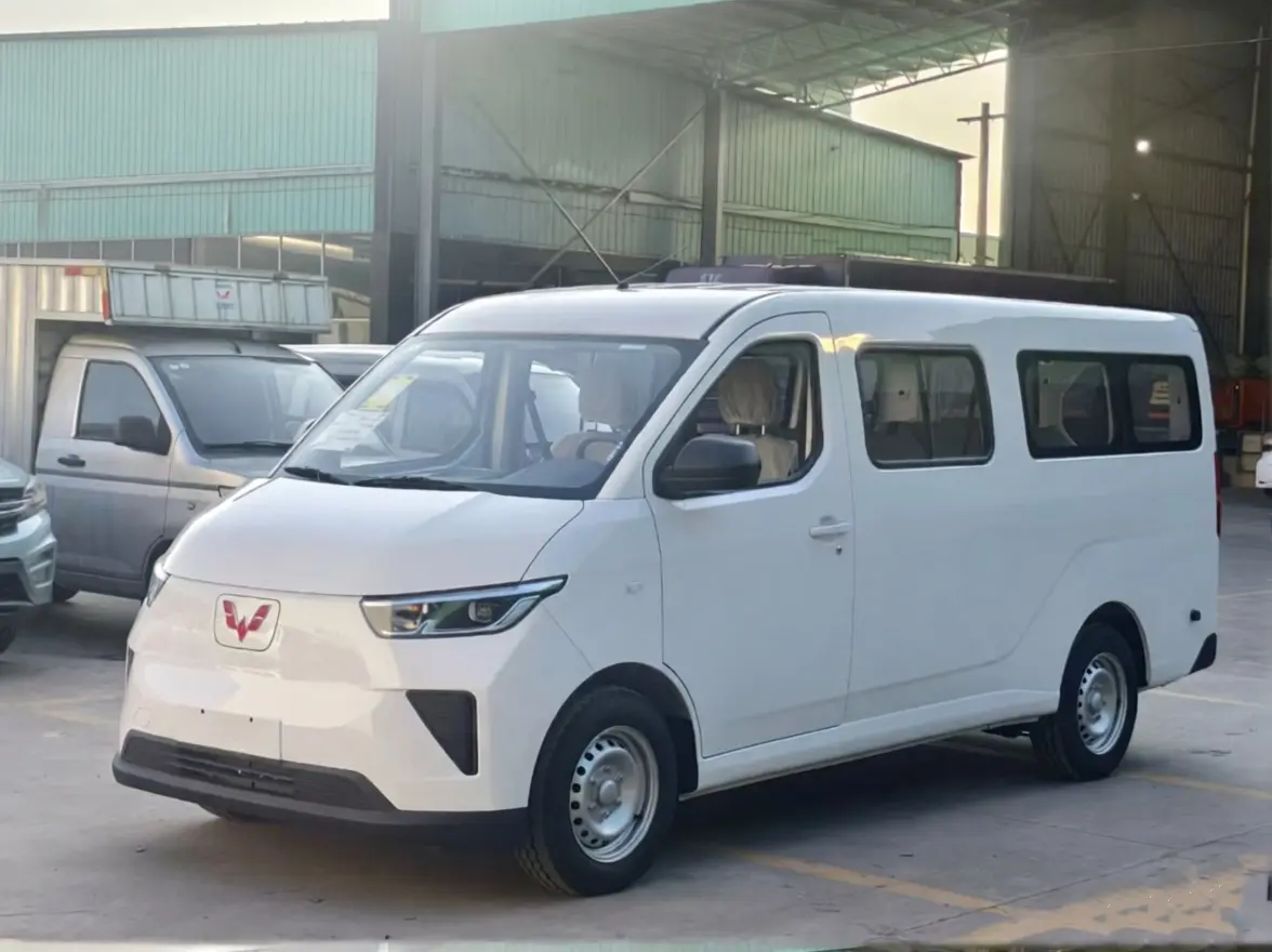Wuling Yangguang  из Китая