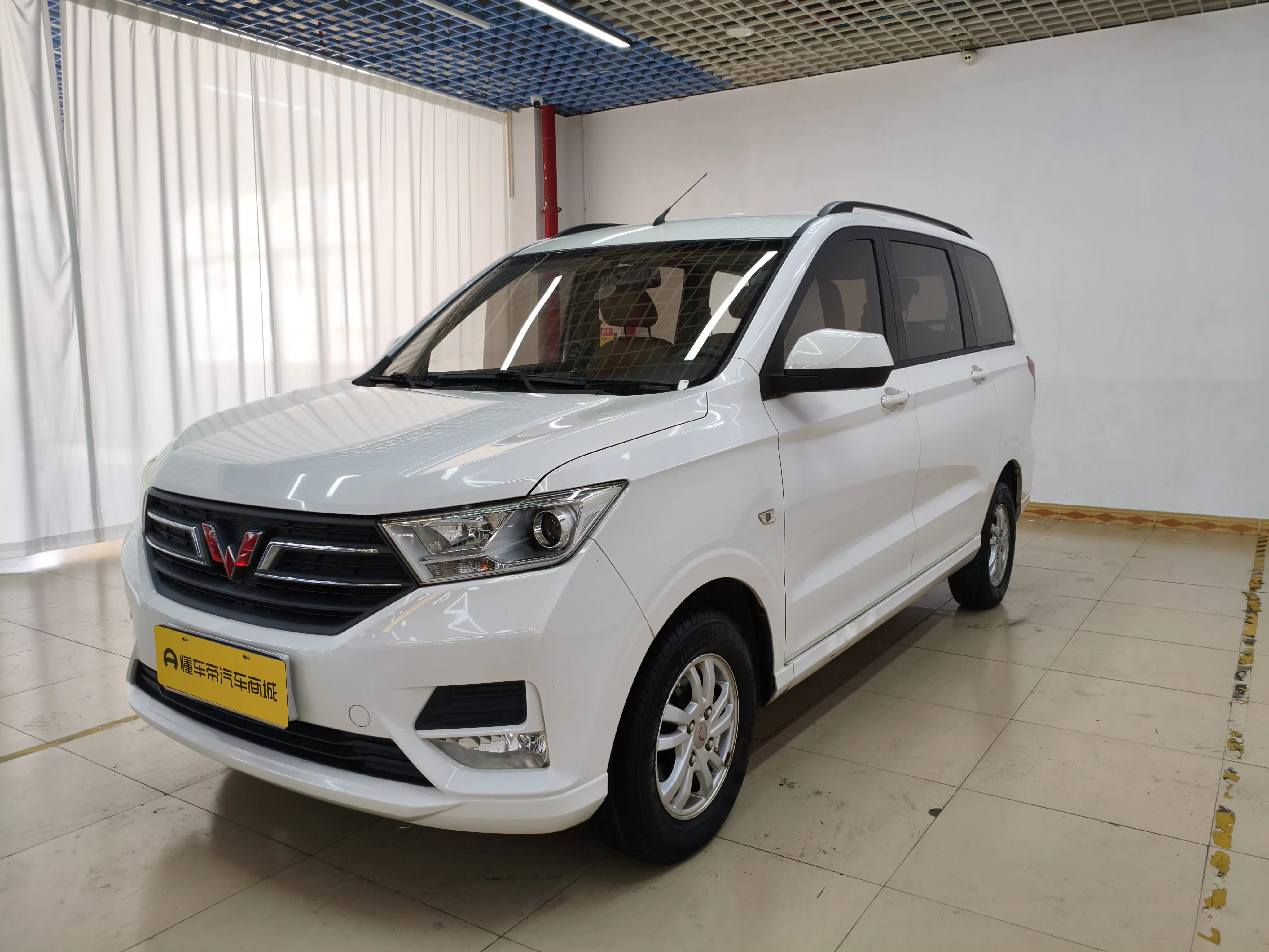 Wuling Hongguang  из Китая
