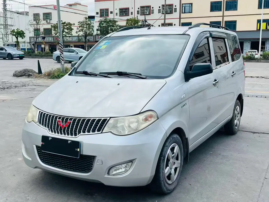 Wuling Hongguang  из Китая