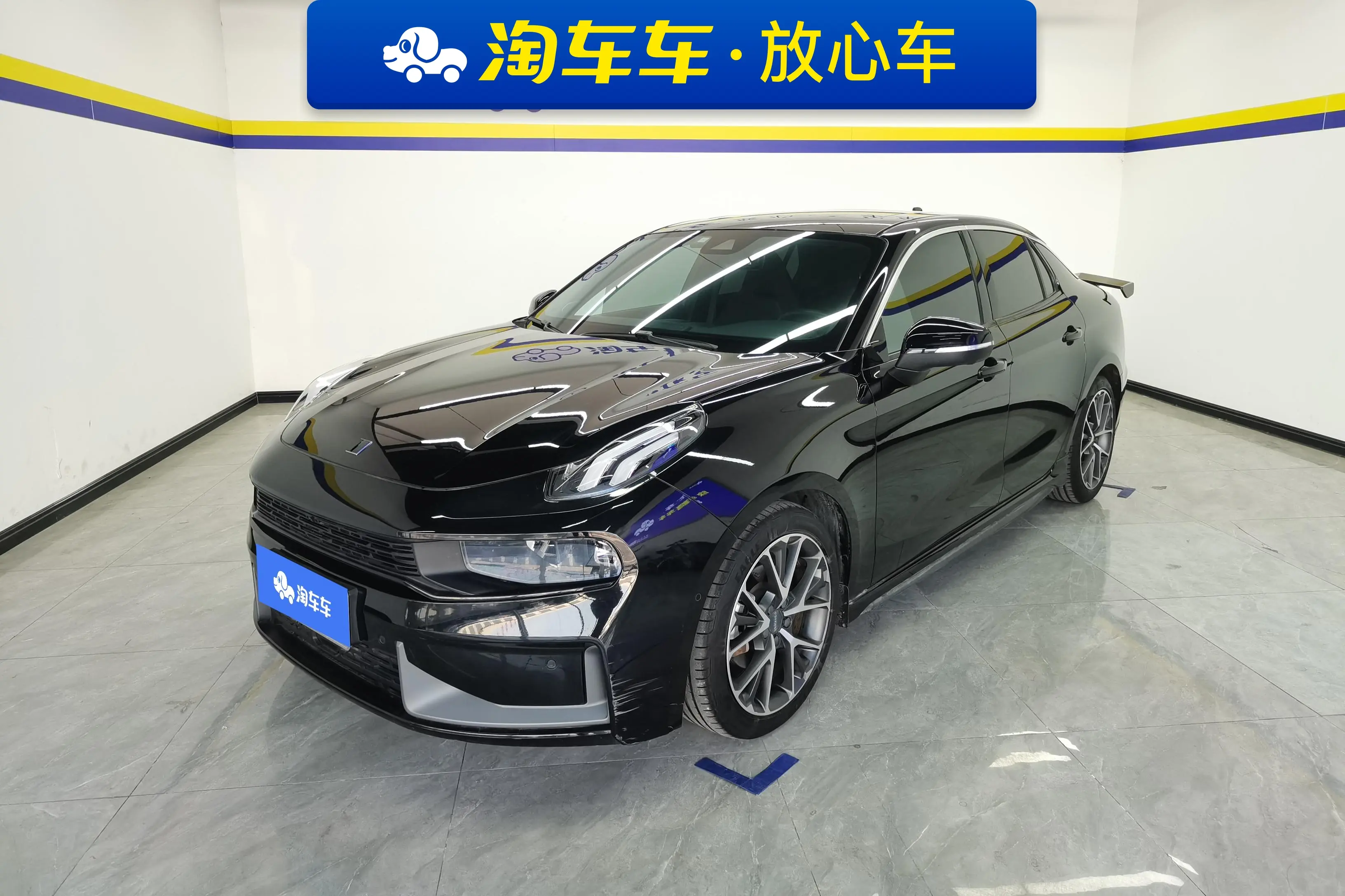 Lynk & Co 03