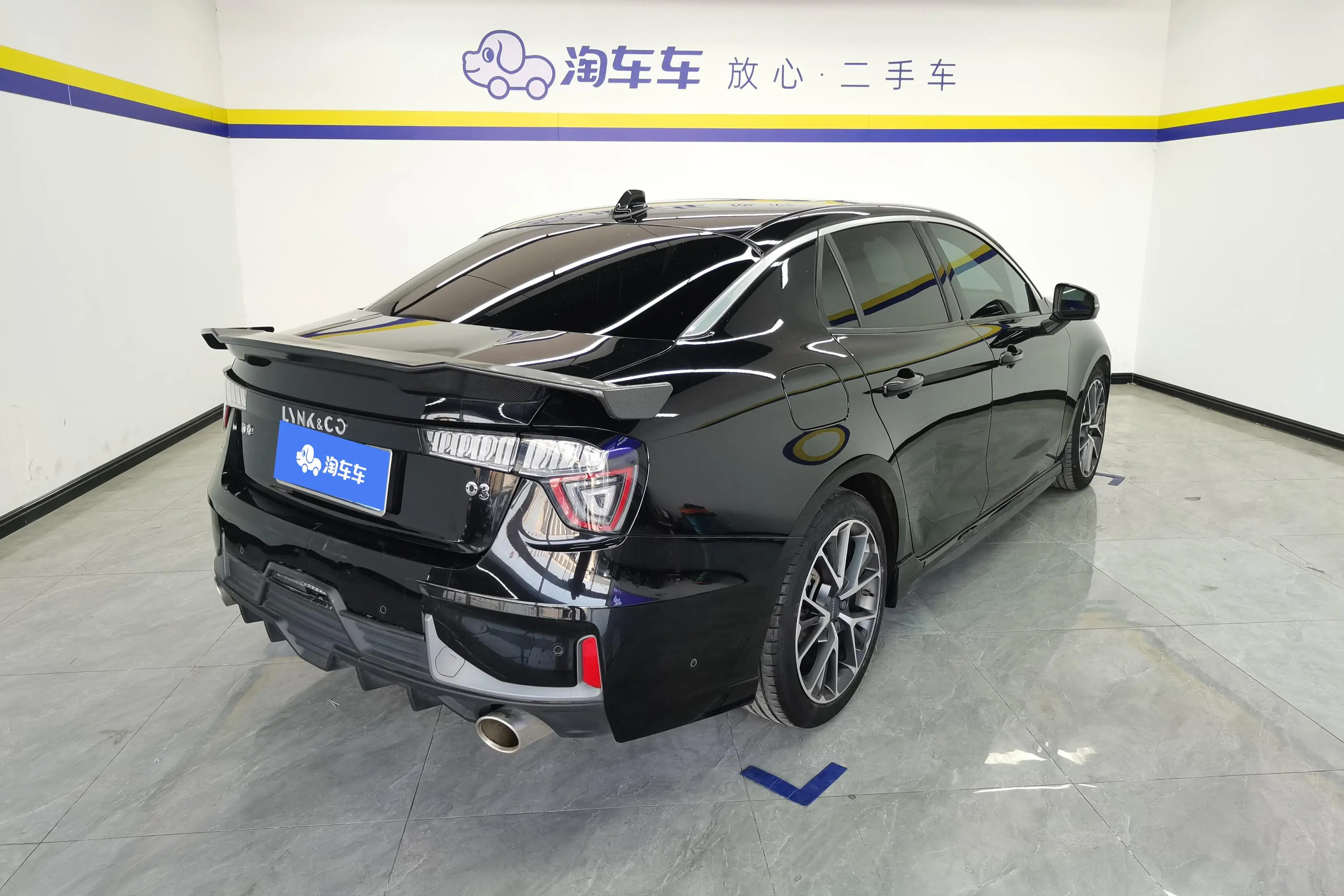 Lynk & Co 03