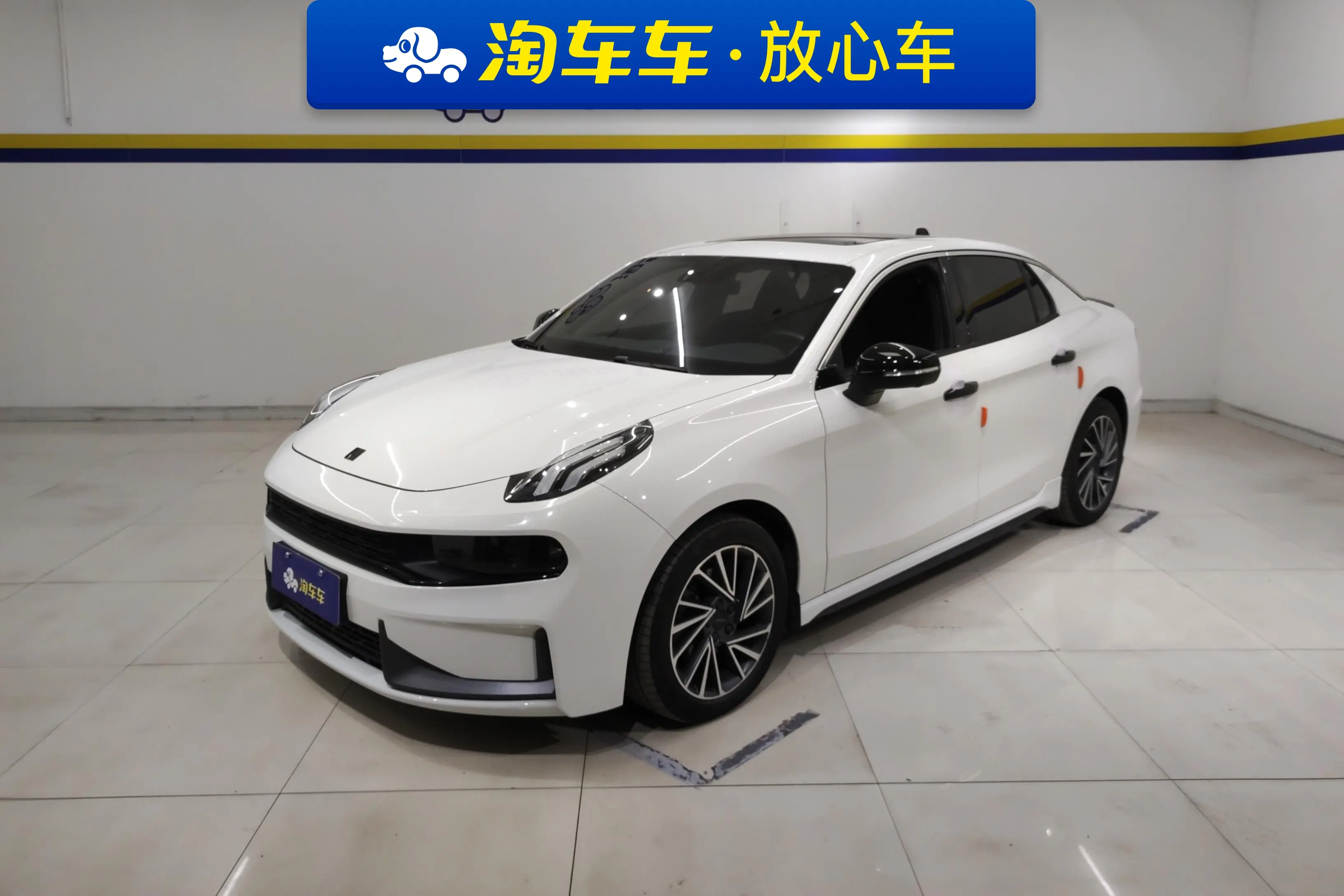 Lynk & Co 03