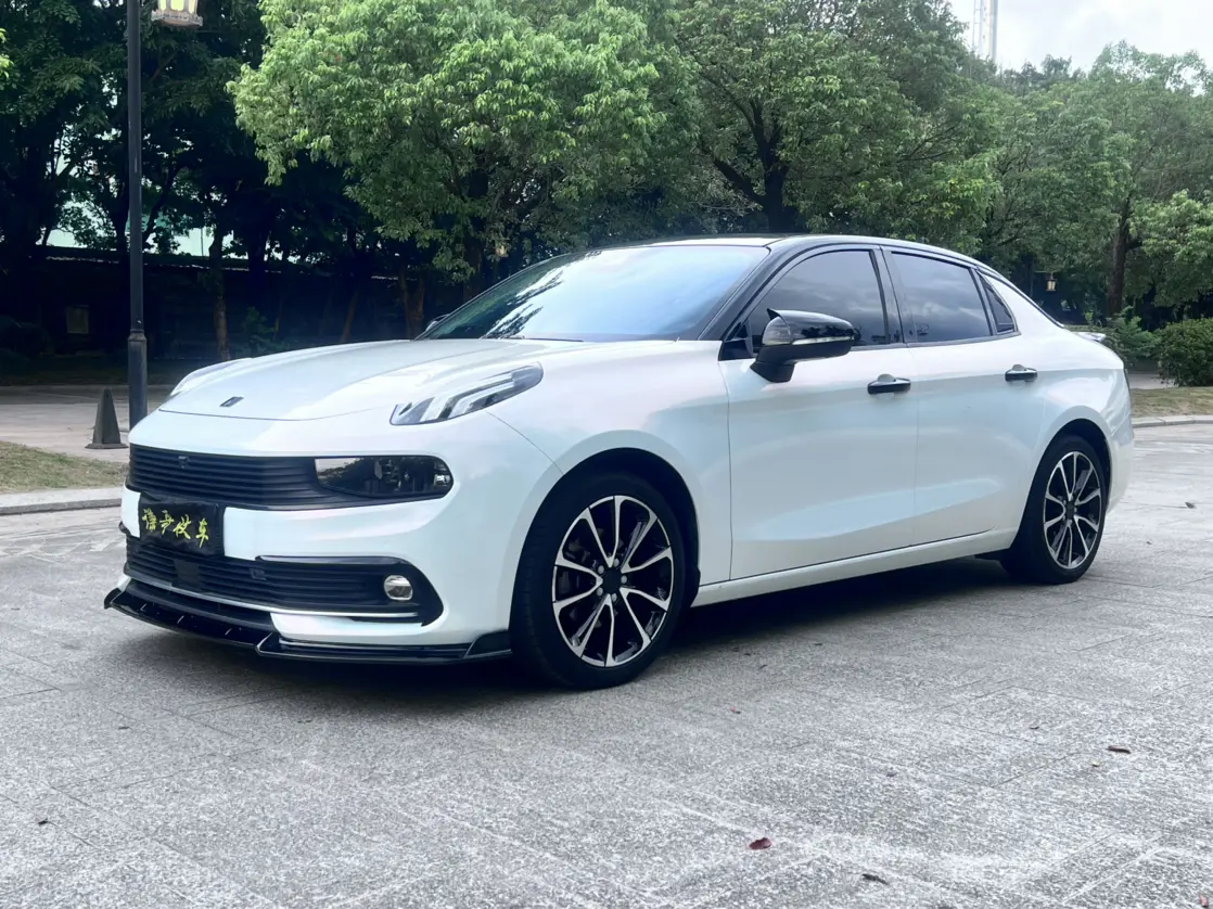 Lynk & Co 03