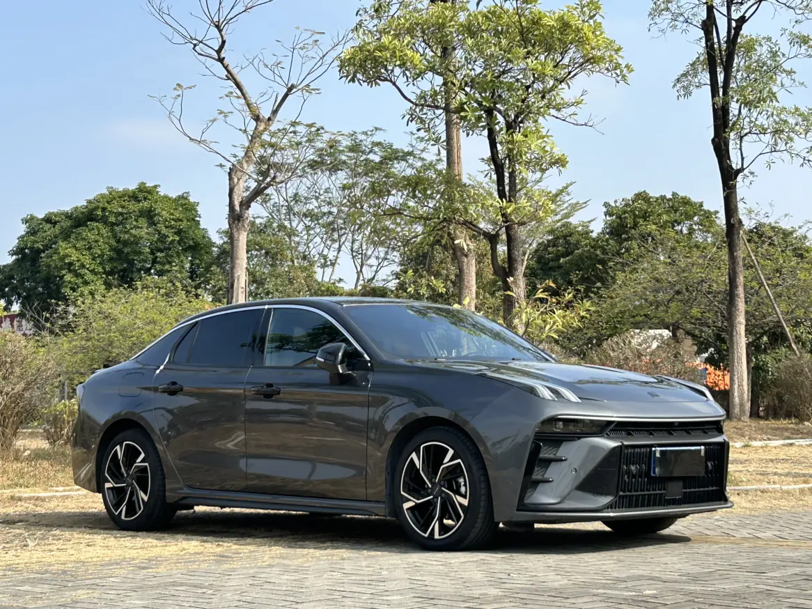 Lynk & Co 03