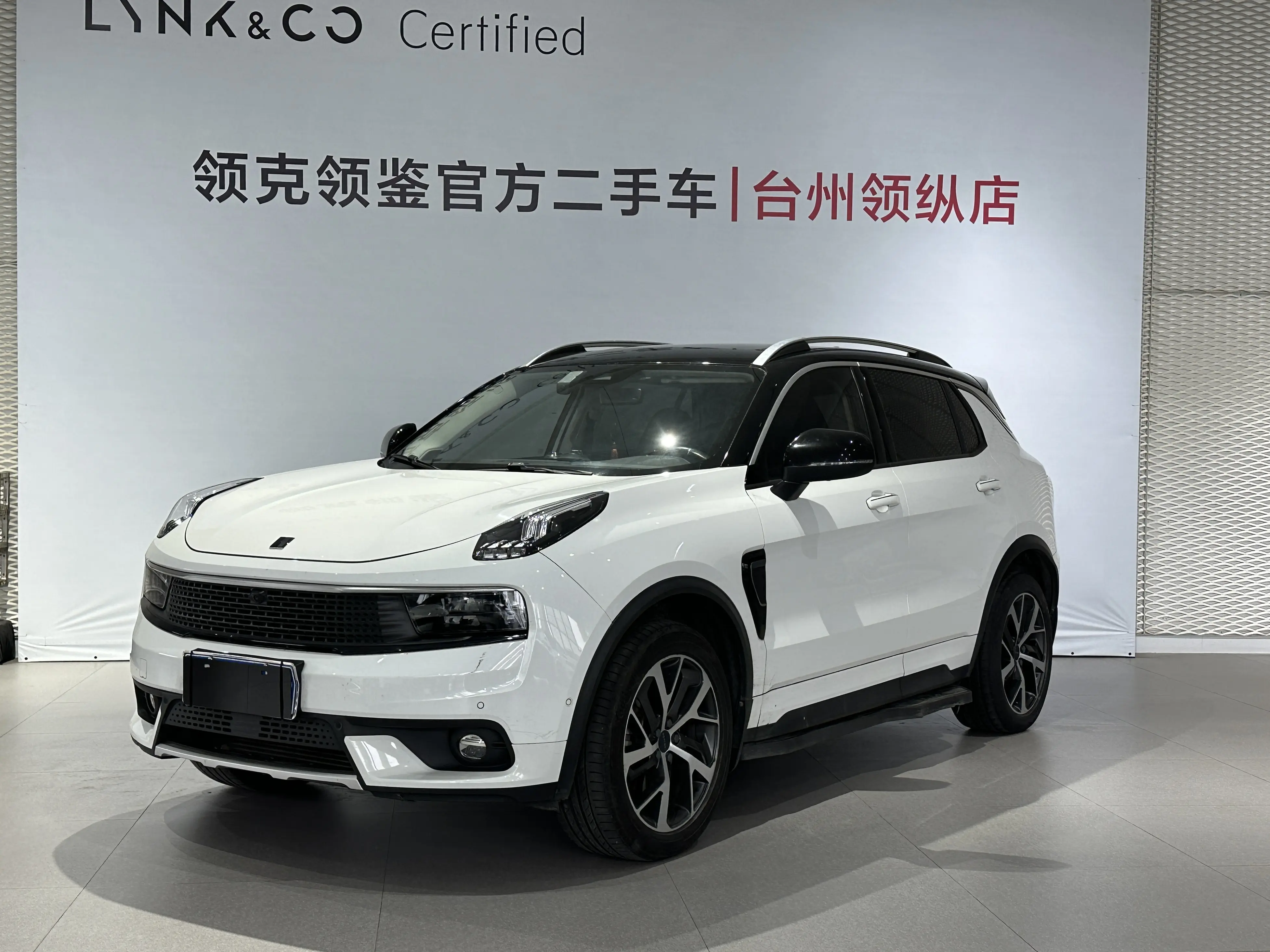 Lynk & Co 01  из Китая